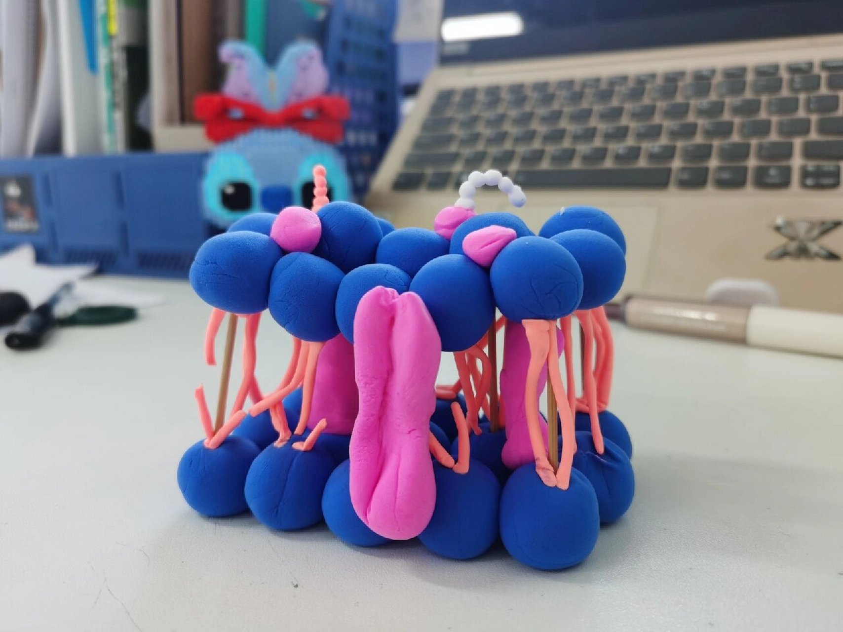 细胞膜的结构模型～ 用超轻粘土做的模型 放假作业是让学生做一个 等