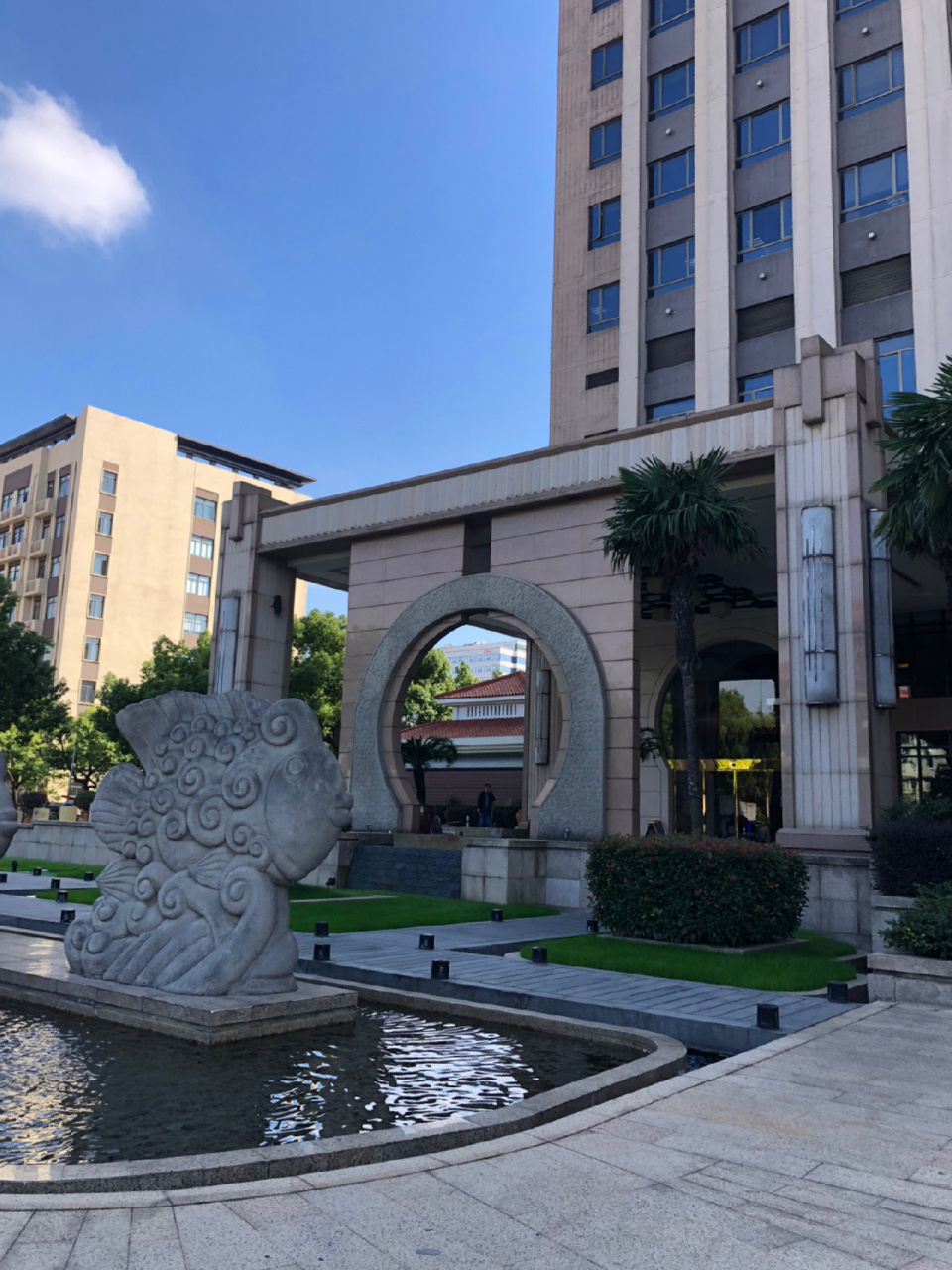 自带舞台&后台的年会场地95 99上海华纳风格酒店作为老牌四星级