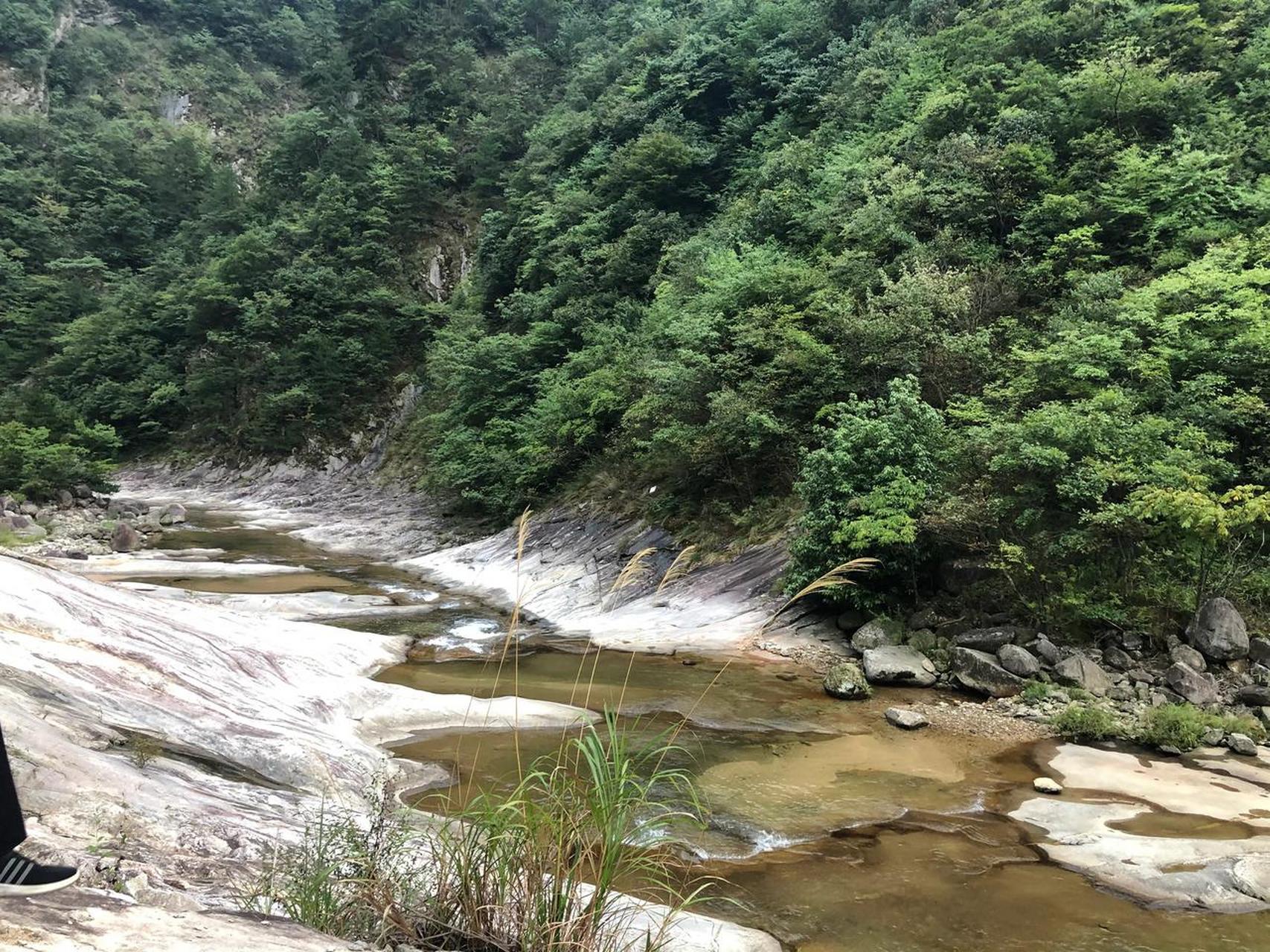 一起享受大自然的美 远上寒山石径斜,白云深处有人家