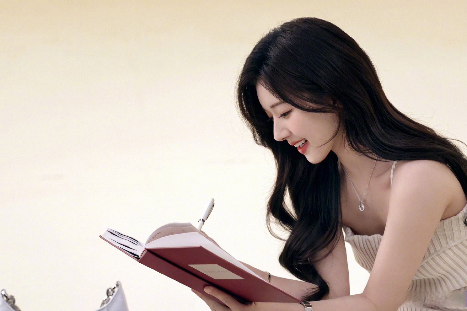 原来是我们的《神隐》阿音/n/赵露思的微博>@赵露思  @腾讯视频 一键