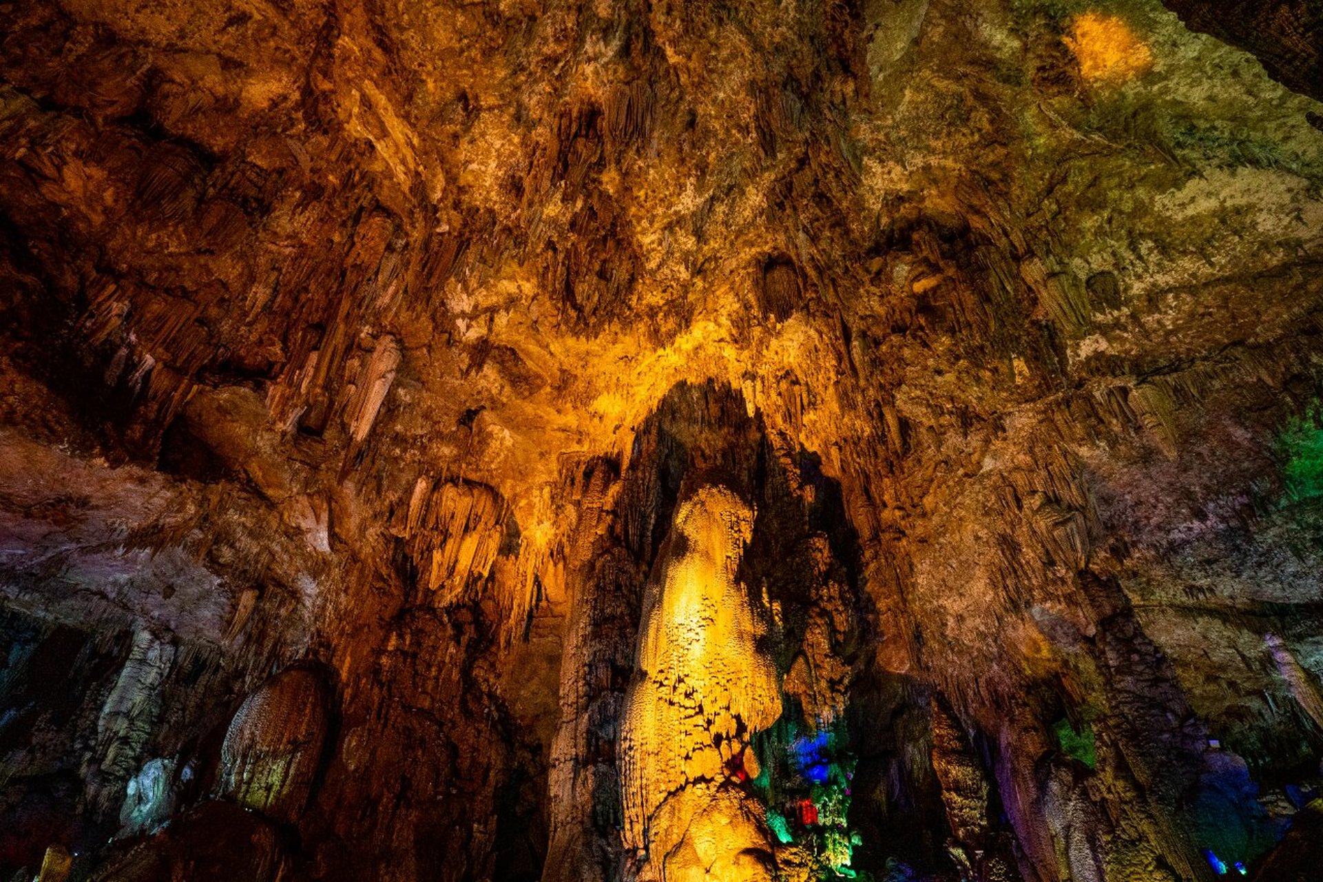 天星洞 自然洞穴美景 天星洞景区在天星桥景区中段,典型的喀斯特地貌