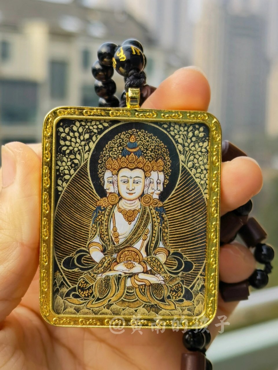 黑金之美 | 大日如来 见过越来越多的唐卡,会发现黑金的沉稳,确实让人