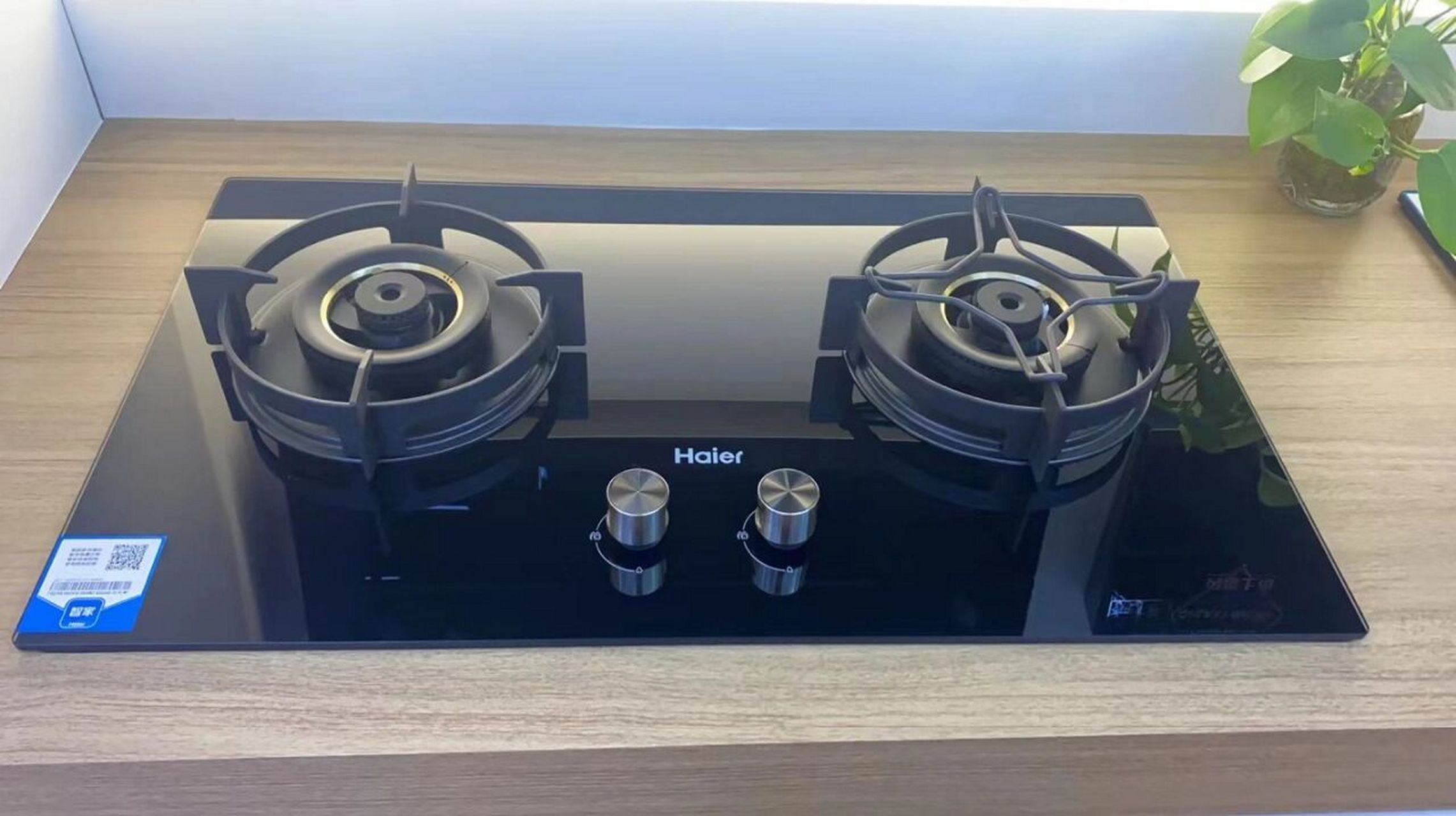海尔灶具 5.2大火力灶具,瞬燃功能,五重防爆,五道气密性检测.