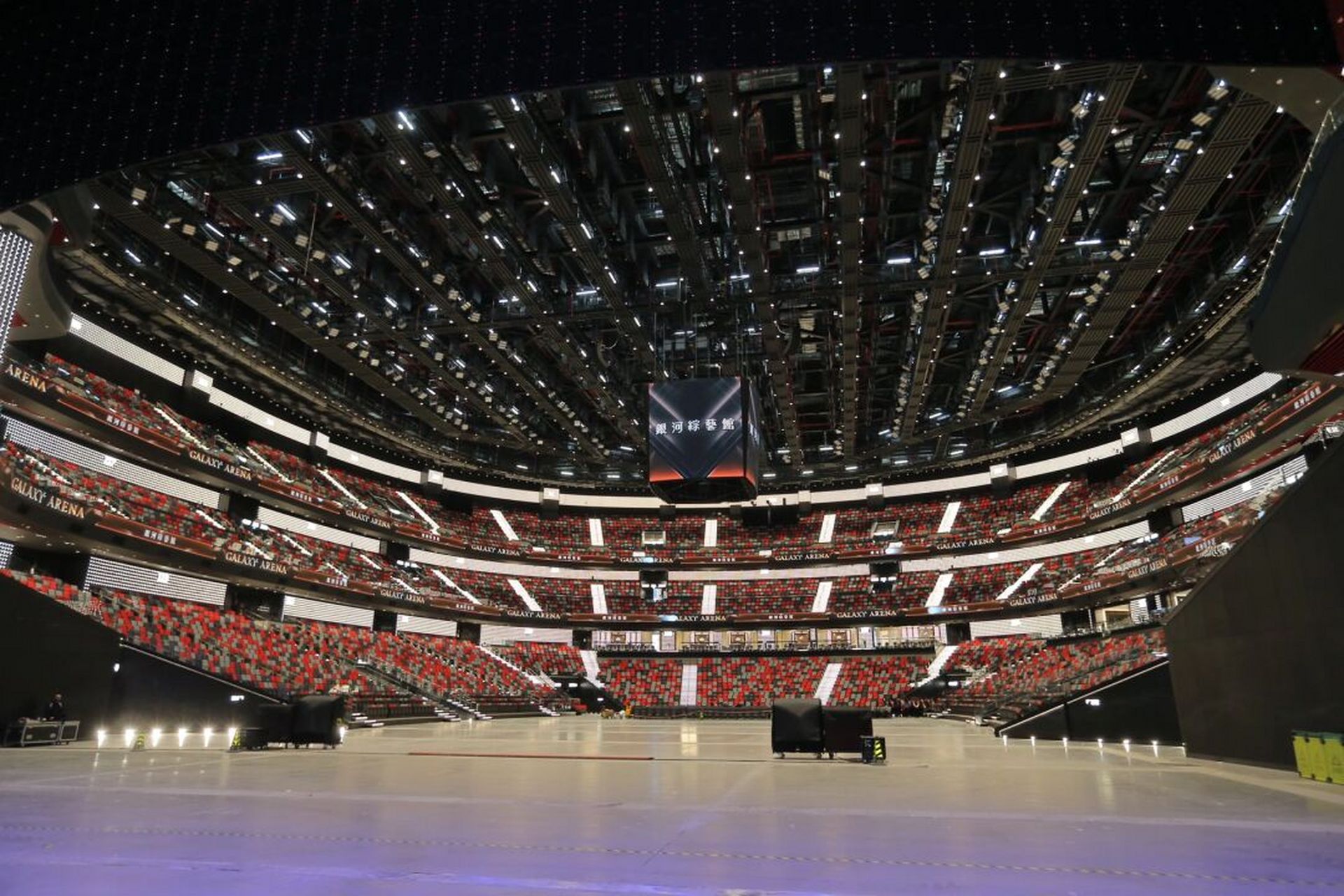 今天一探亚洲最大的综艺馆之一,澳门银河综艺馆,能容纳16000人一起看