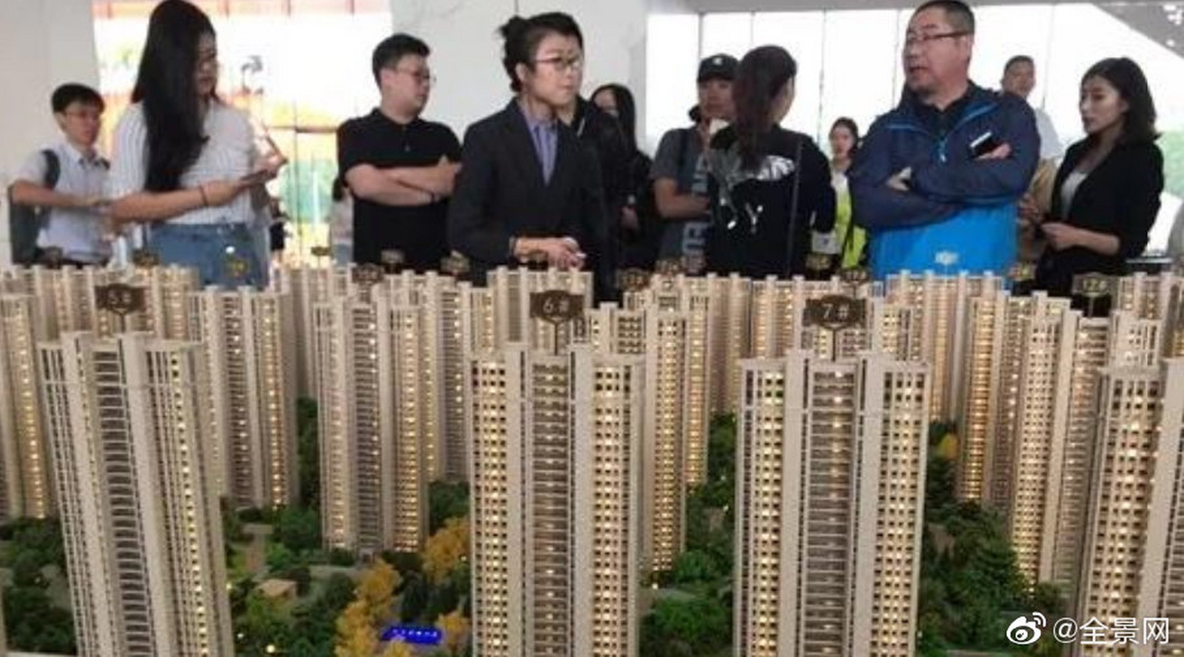 北京"南城房姐"囤积上百套房源低买高卖,人为造成部分房价上涨】20