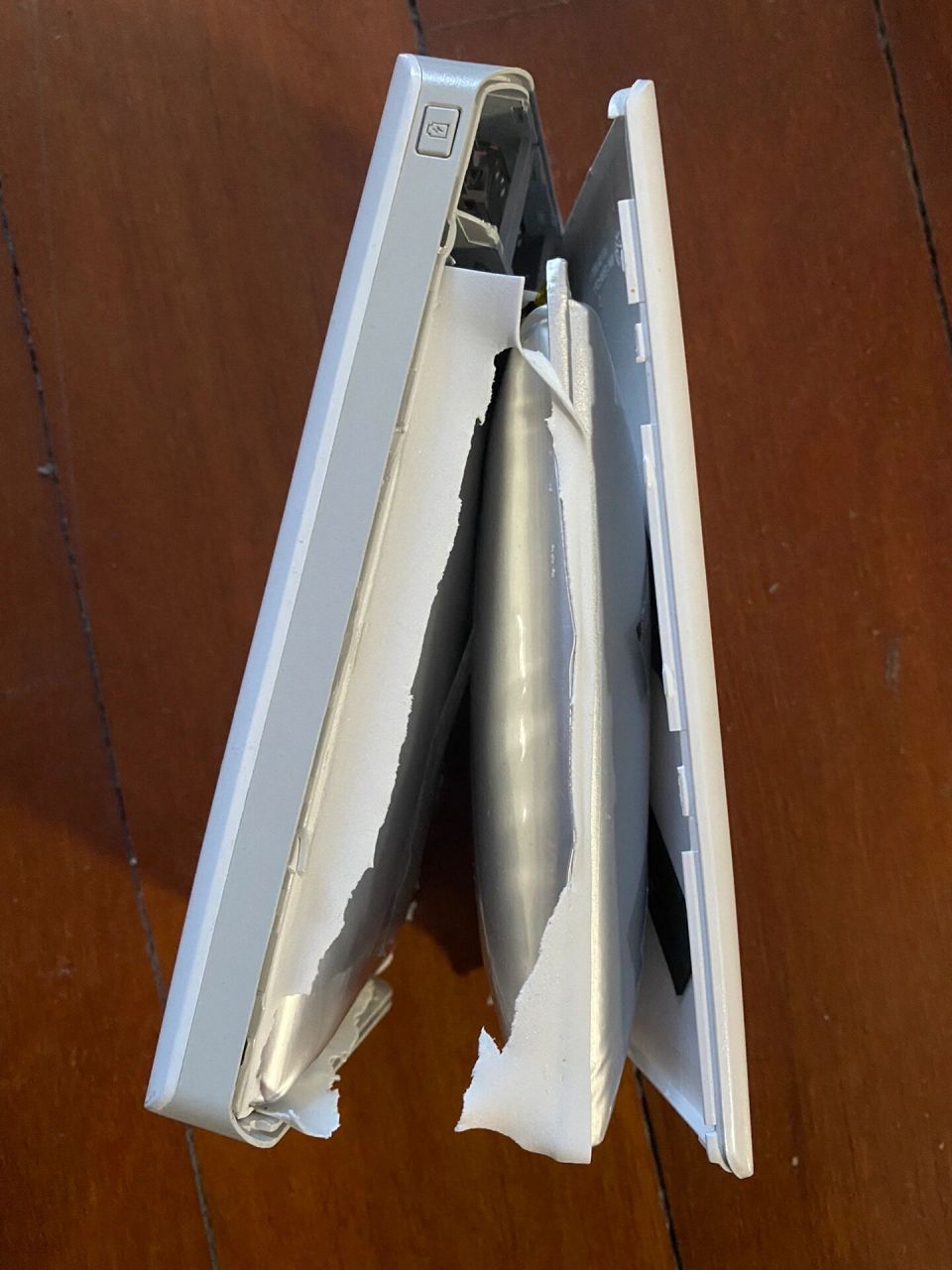 充电宝鼓包怎么处理 充电宝 罗马仕鼓包 罗马仕你这是不是有点夸张了