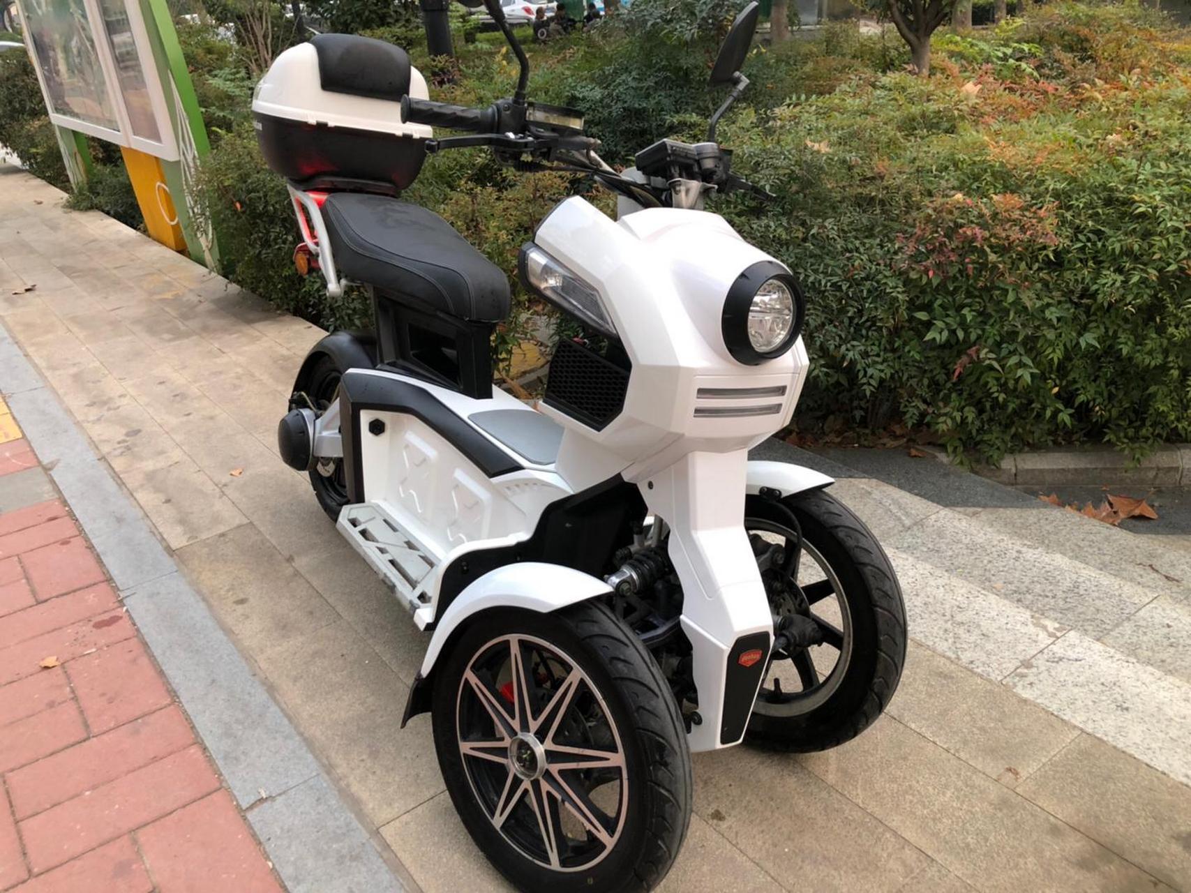 (全部原装)逗哈itank锂电池电动倒三轮,原车60v26安锂电动力版高配