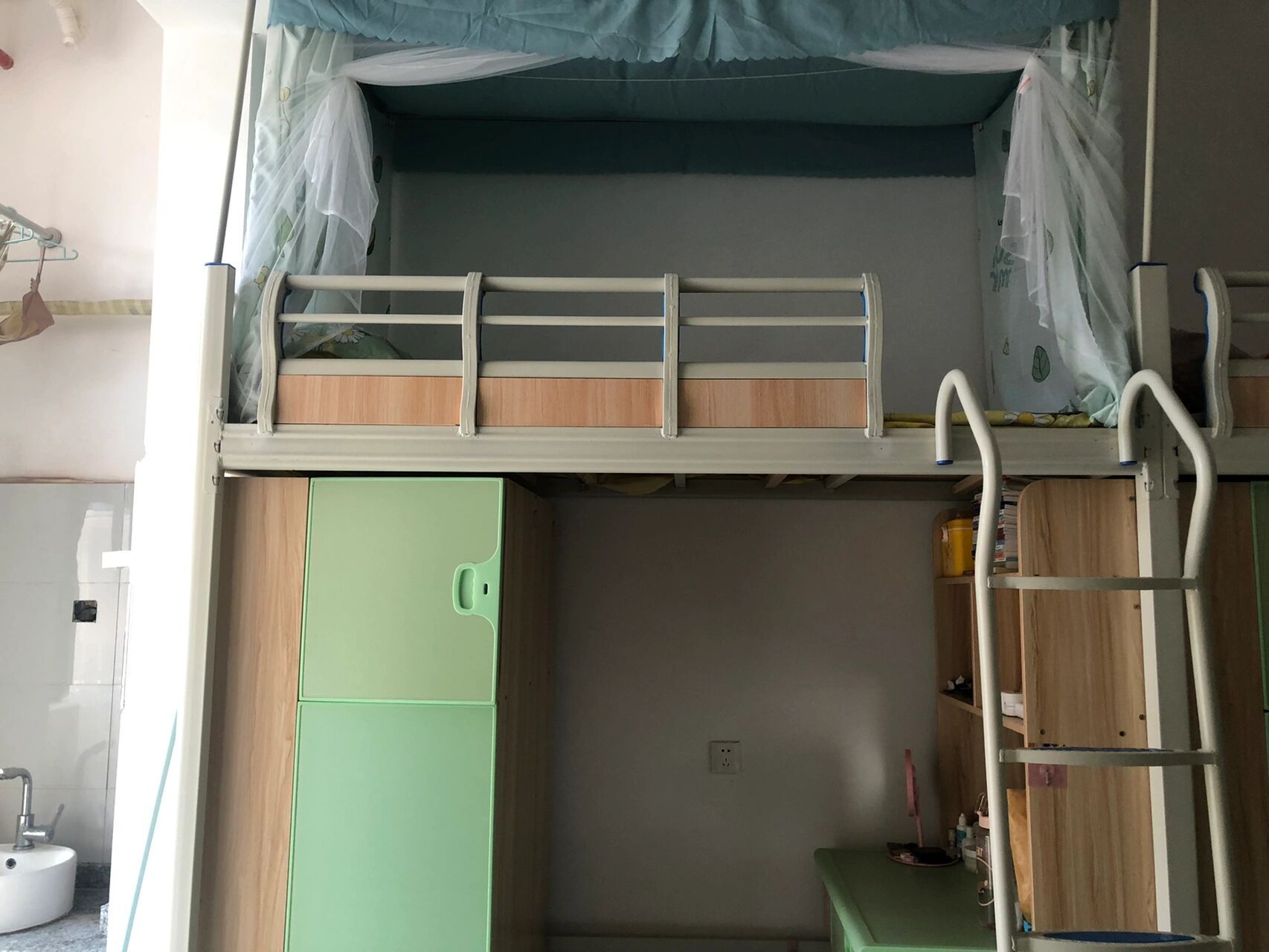 宜春幼儿师范高等专科学校 学校宿舍来一波～上床下桌 空调风扇独卫