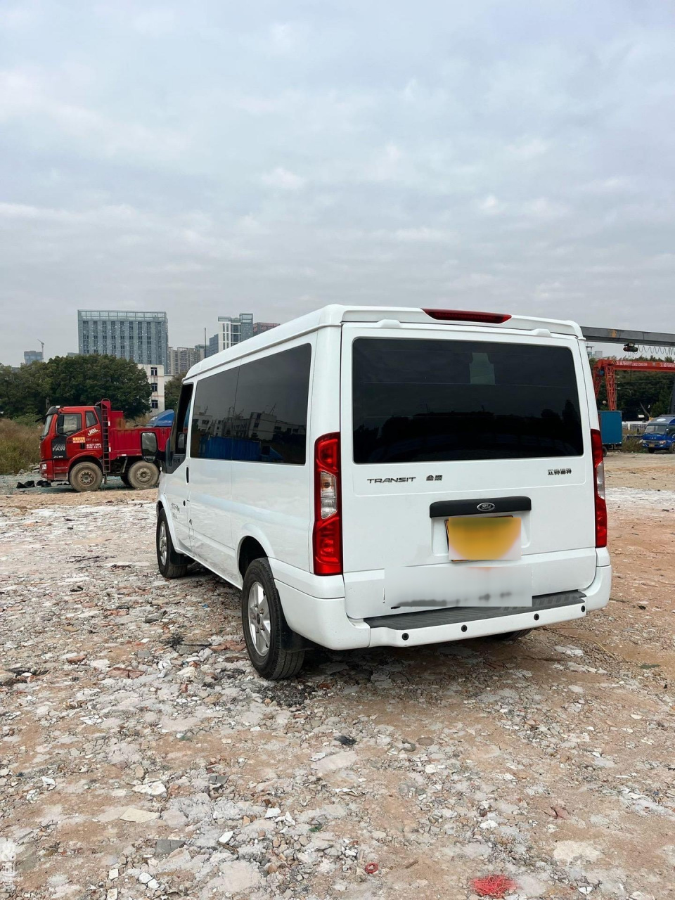 福特全顺2020年10座客车,柴油进口2.