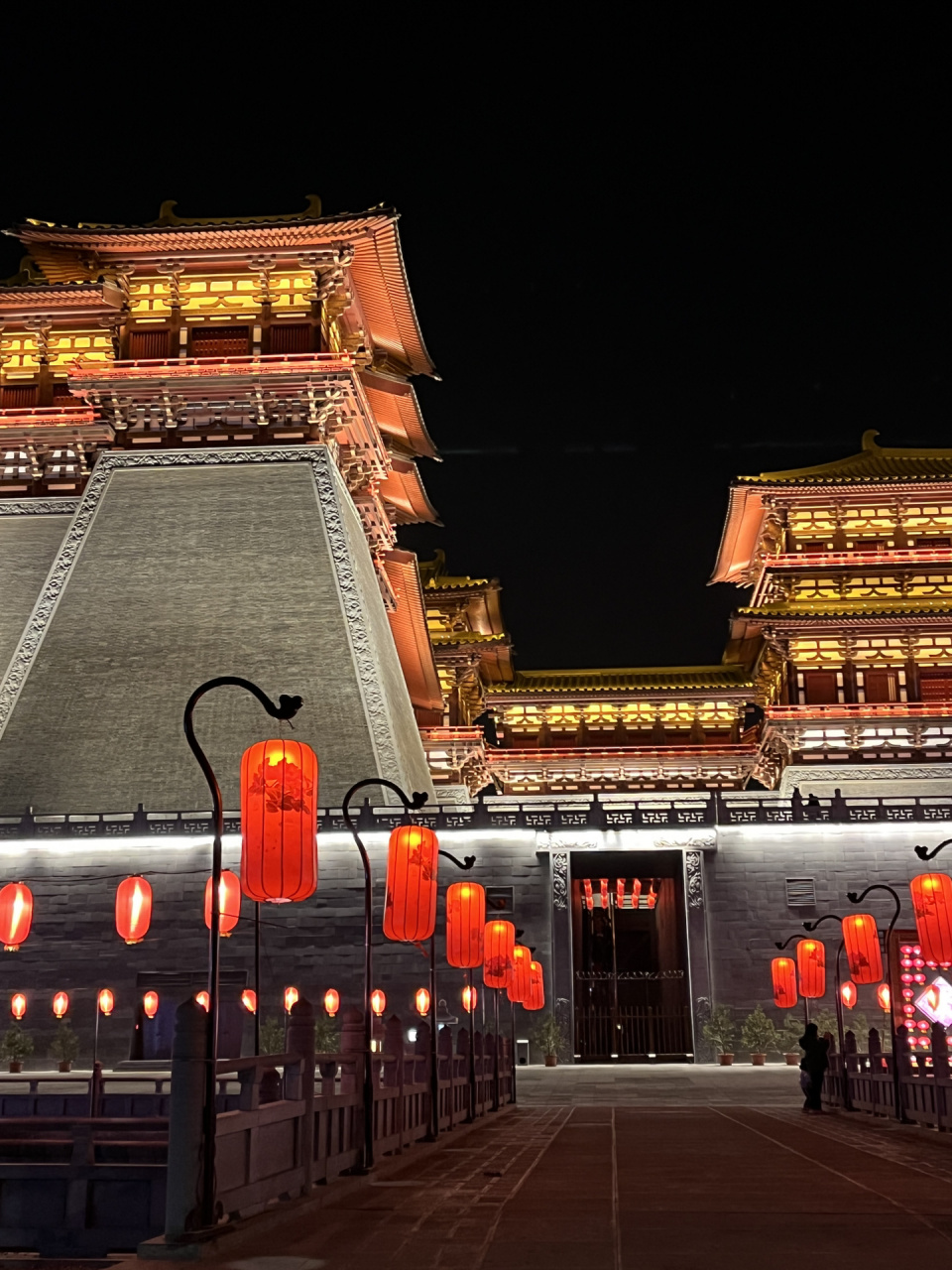 小街天府逛吃 应天门建议晚上六点左右来玩 小街天府去的时候七点半