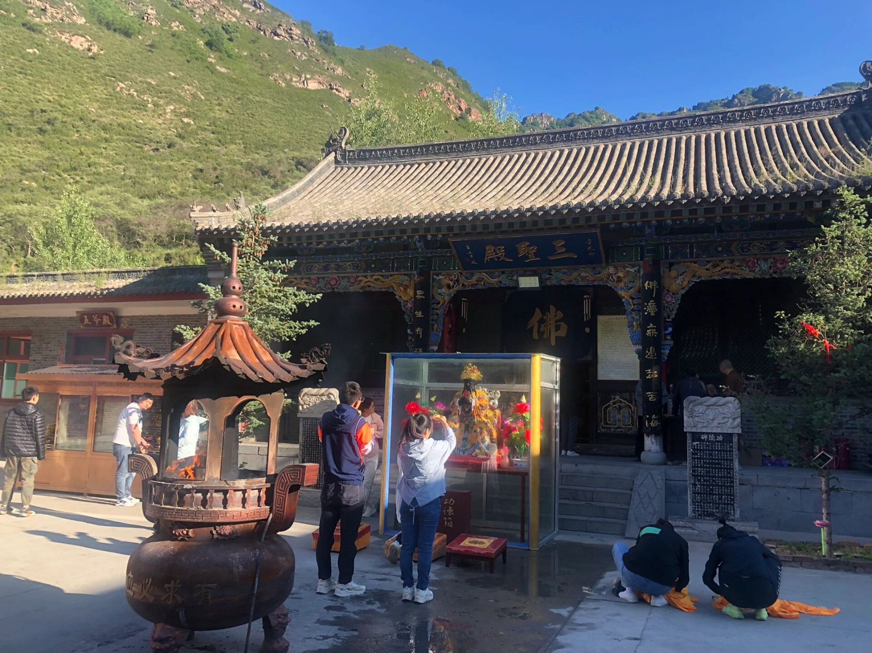 五台山-慈航寺 五台山慈航寺 又称:观音庙,为观世音菩萨的祖庭,位于