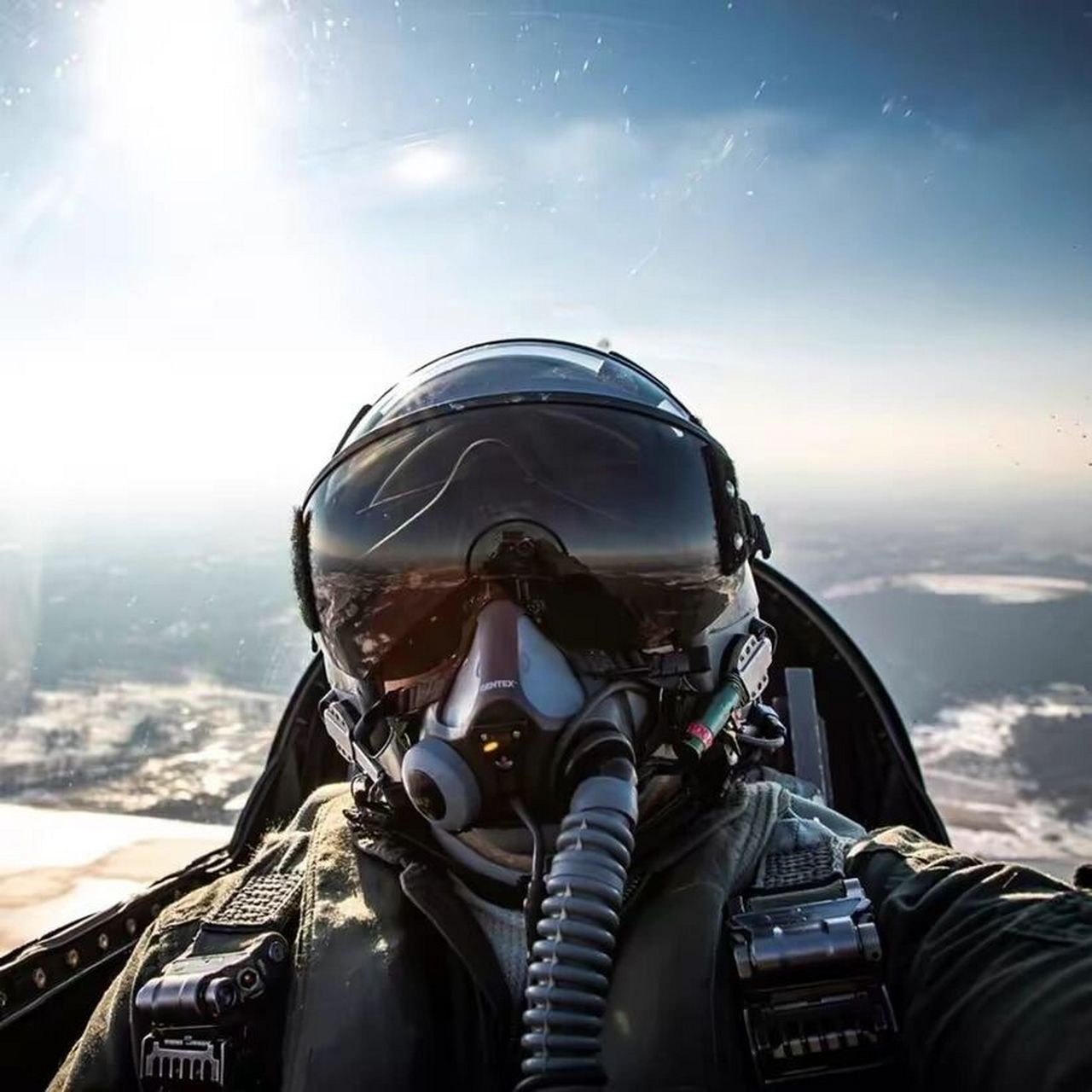 浅浅的一波飞行员头像    找了老半天,都很惊艳