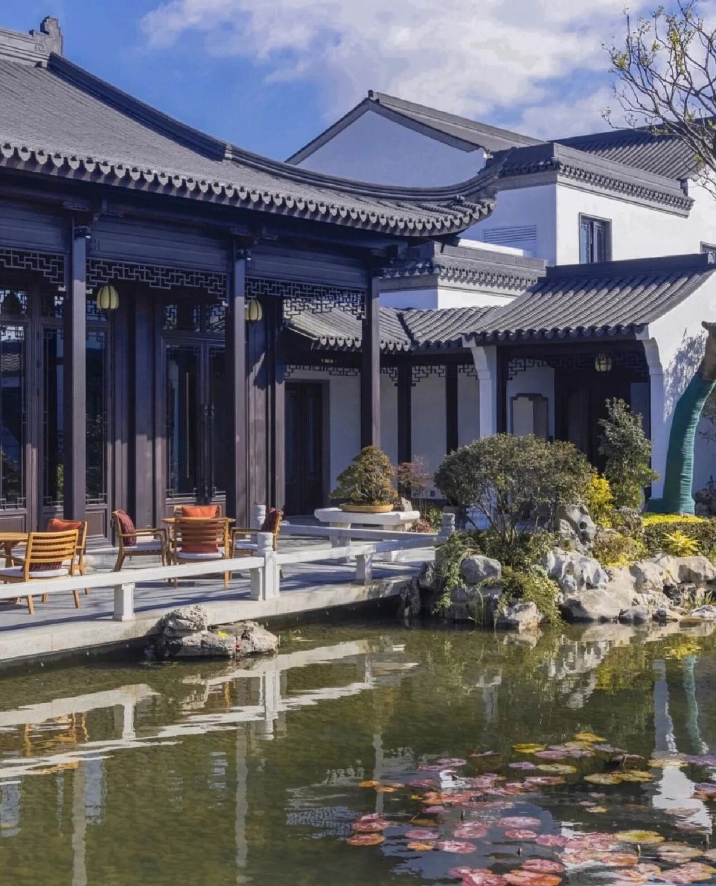 如果说拥有一栋别墅,是多数人的梦想,那么拥有一座园林合院,大概就是