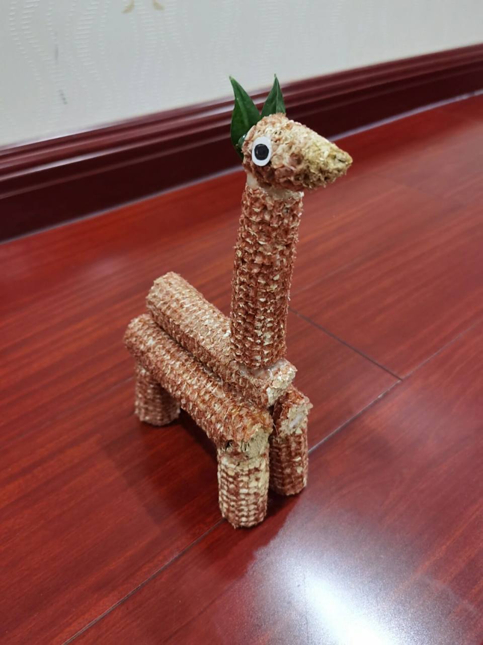 幼儿园手工玉米芯~ 我的第一个幼儿园作业! 干玉米芯做小动物造型