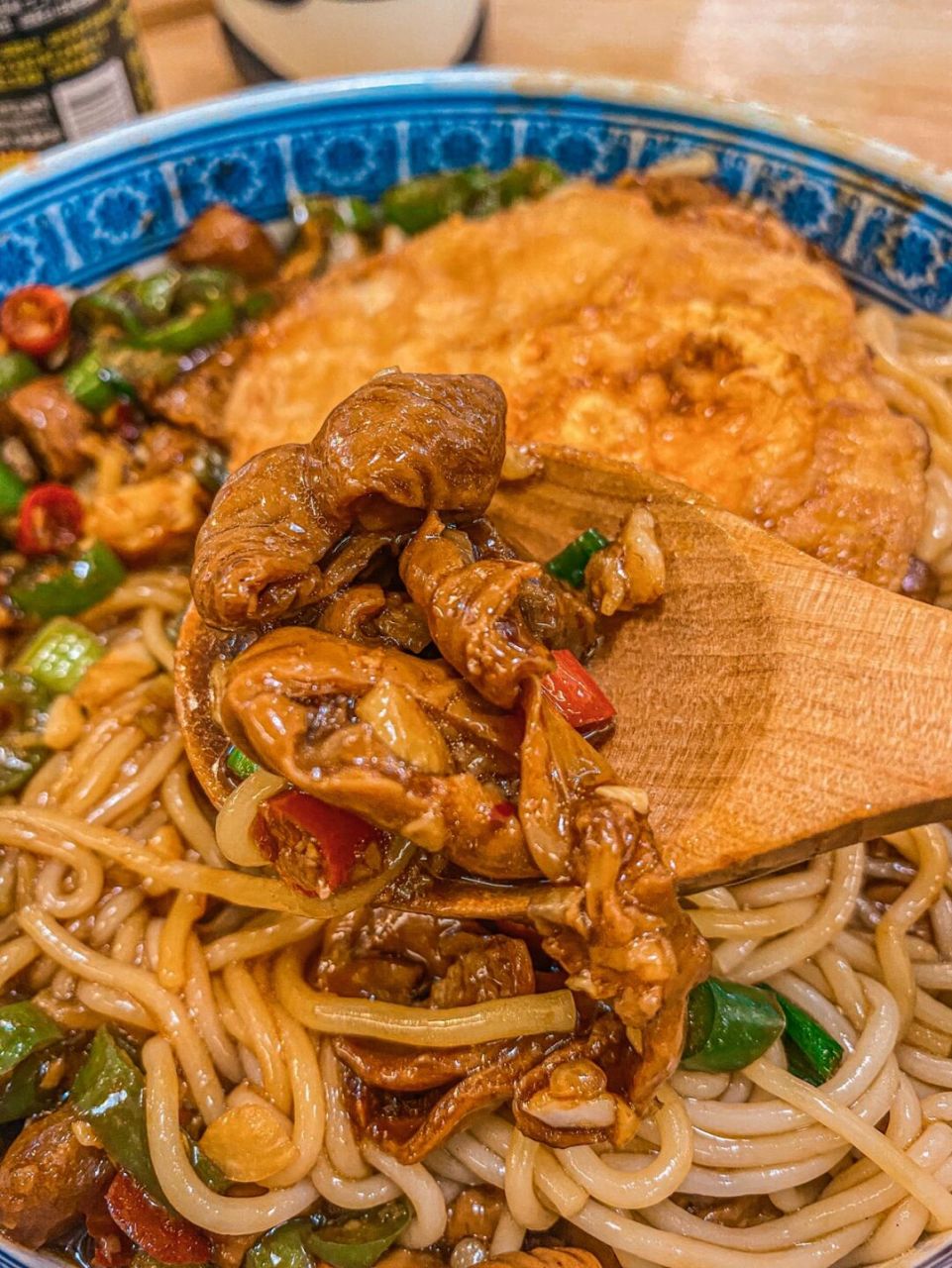 这绝对是我在上海吃到过zuì好吃的肥肠拌粉!