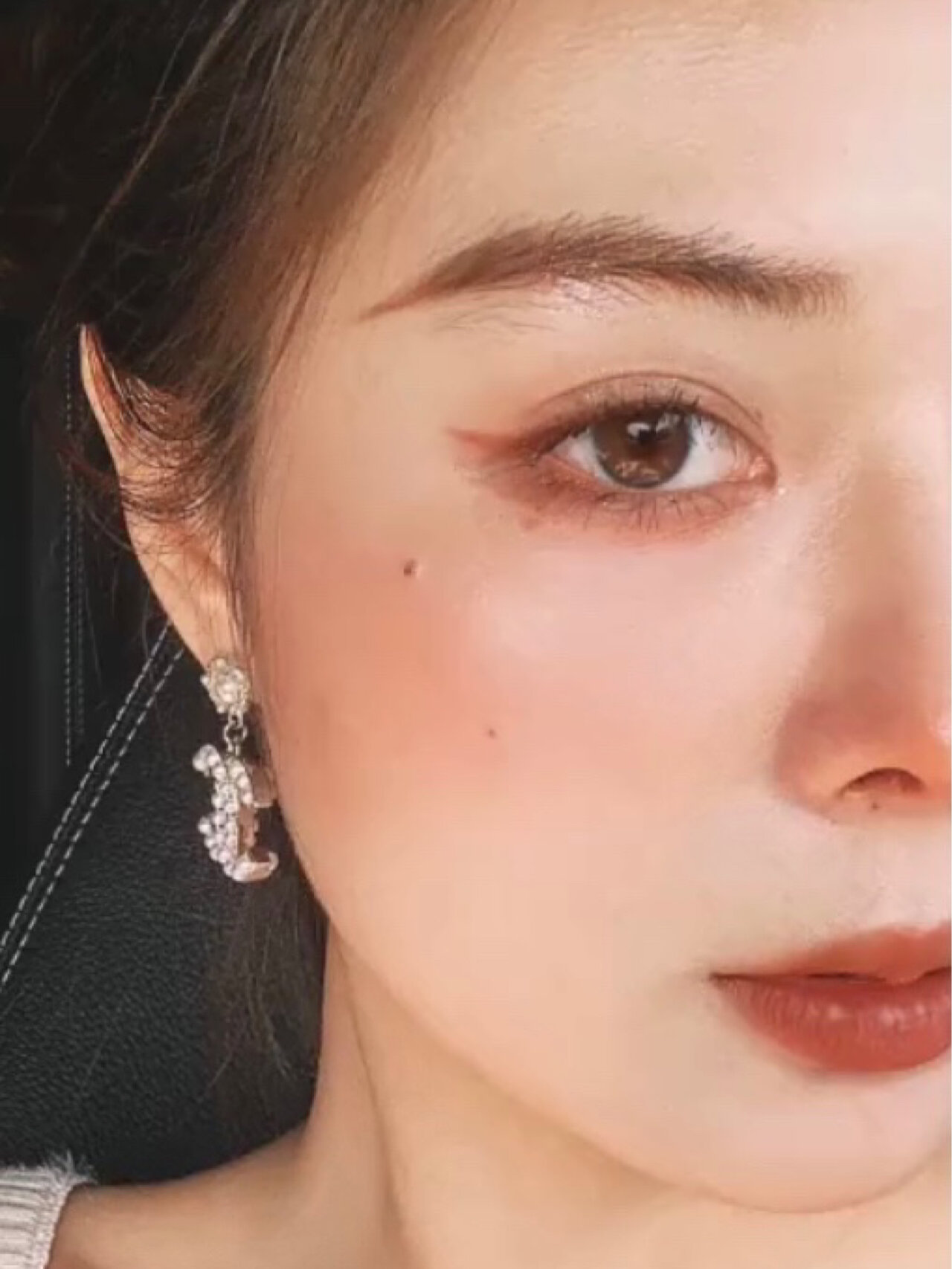 鼻孔那里有颗痣 老是被人误会是鼻屎02 如题 有没有和我一样的姐妹