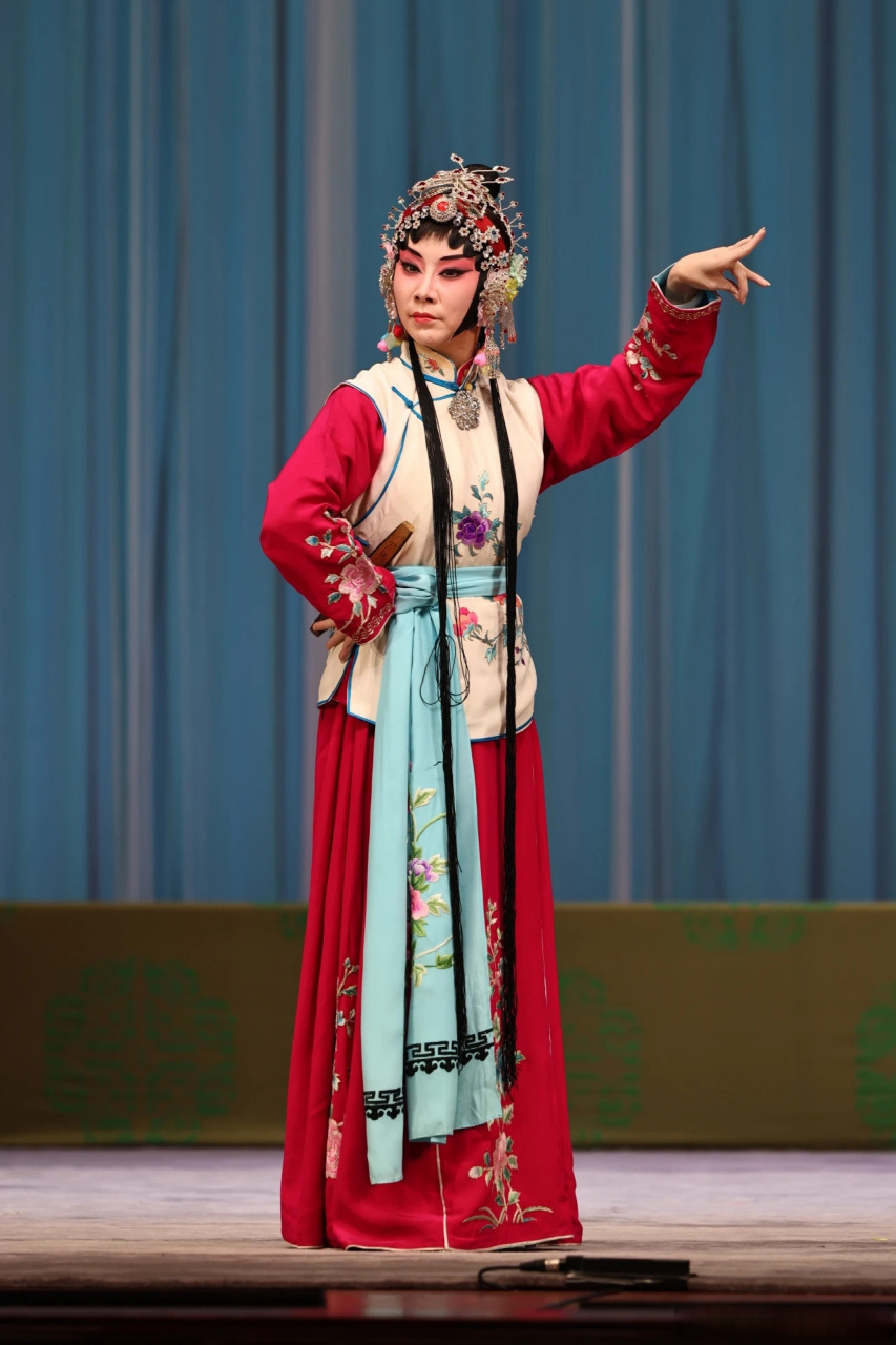 京剧《桃花村·花田错》之——春兰(旦) 中国戏曲学院超话