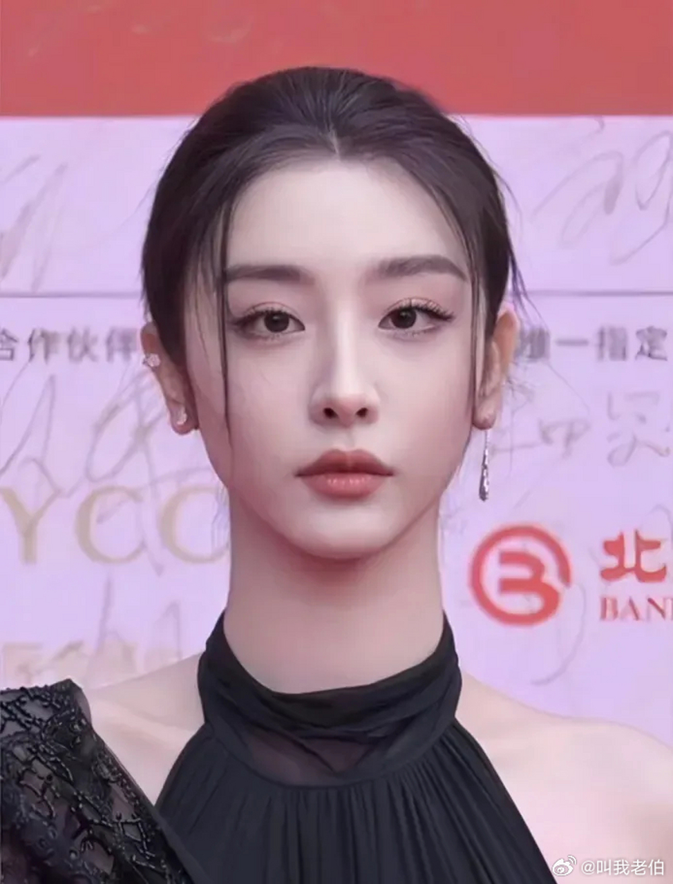 赵小棠怎么有种斗鸡眼的感觉啊