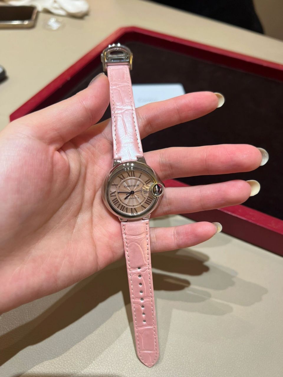 卡地亚粉盘蓝气球93| 太喜欢粉色系啦 这次去澳门玩,本来想买个