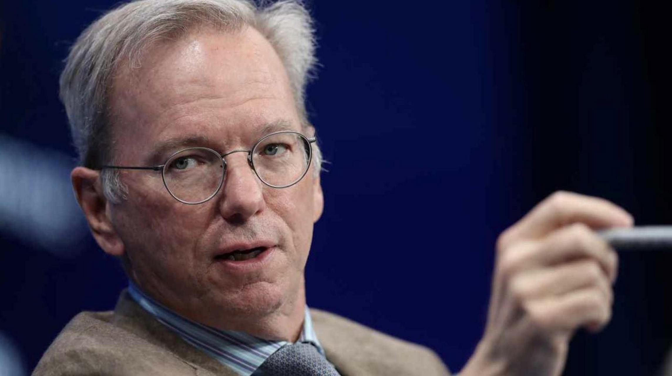 谷歌前ceo施密特发出警告:因为ai可能导致虚假信息,2024年美国大选将