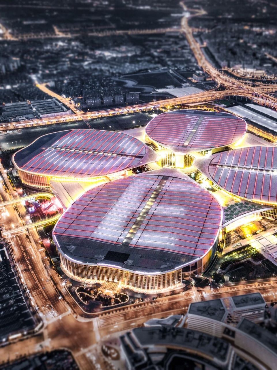 国家会展中心(上海)是中国国际进口博览会(简称"进博会")的举办场馆