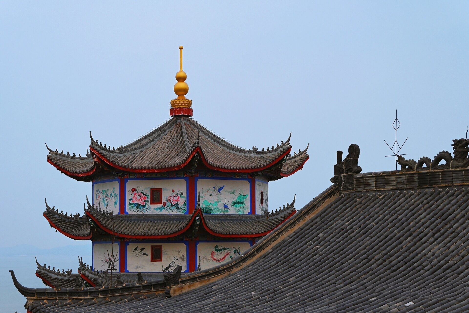 青岛东京山庙 92位置:位于青岛市即墨区,崂山北麓,三面环海的