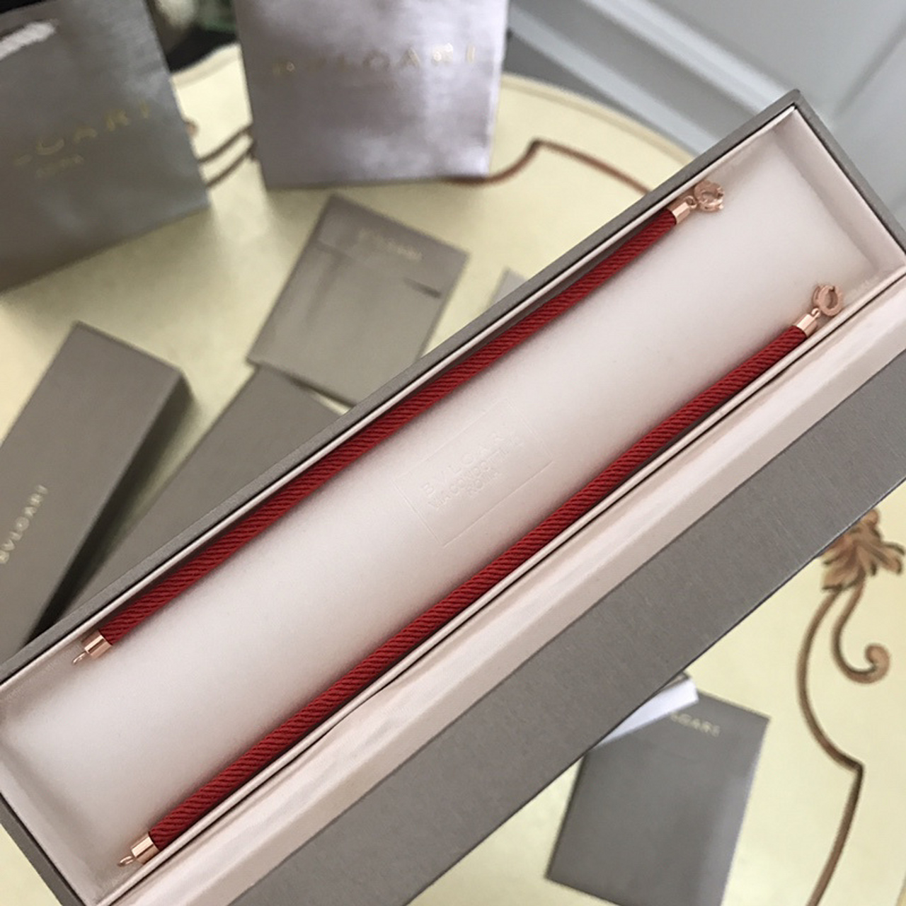 18k金宝格丽红绳 转运红绳 经典简单小红绳 人生这么短 总要戴自己