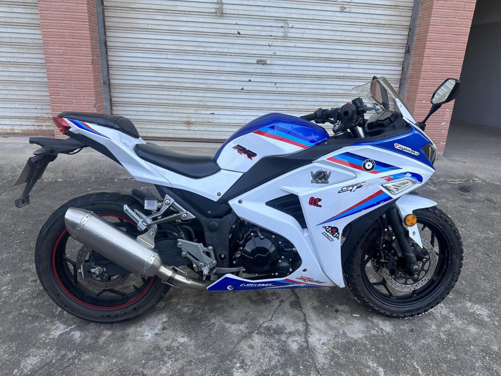 最新到店2020国产宝马双r,双缸水冷电喷350,几千公里,原版原漆,手续