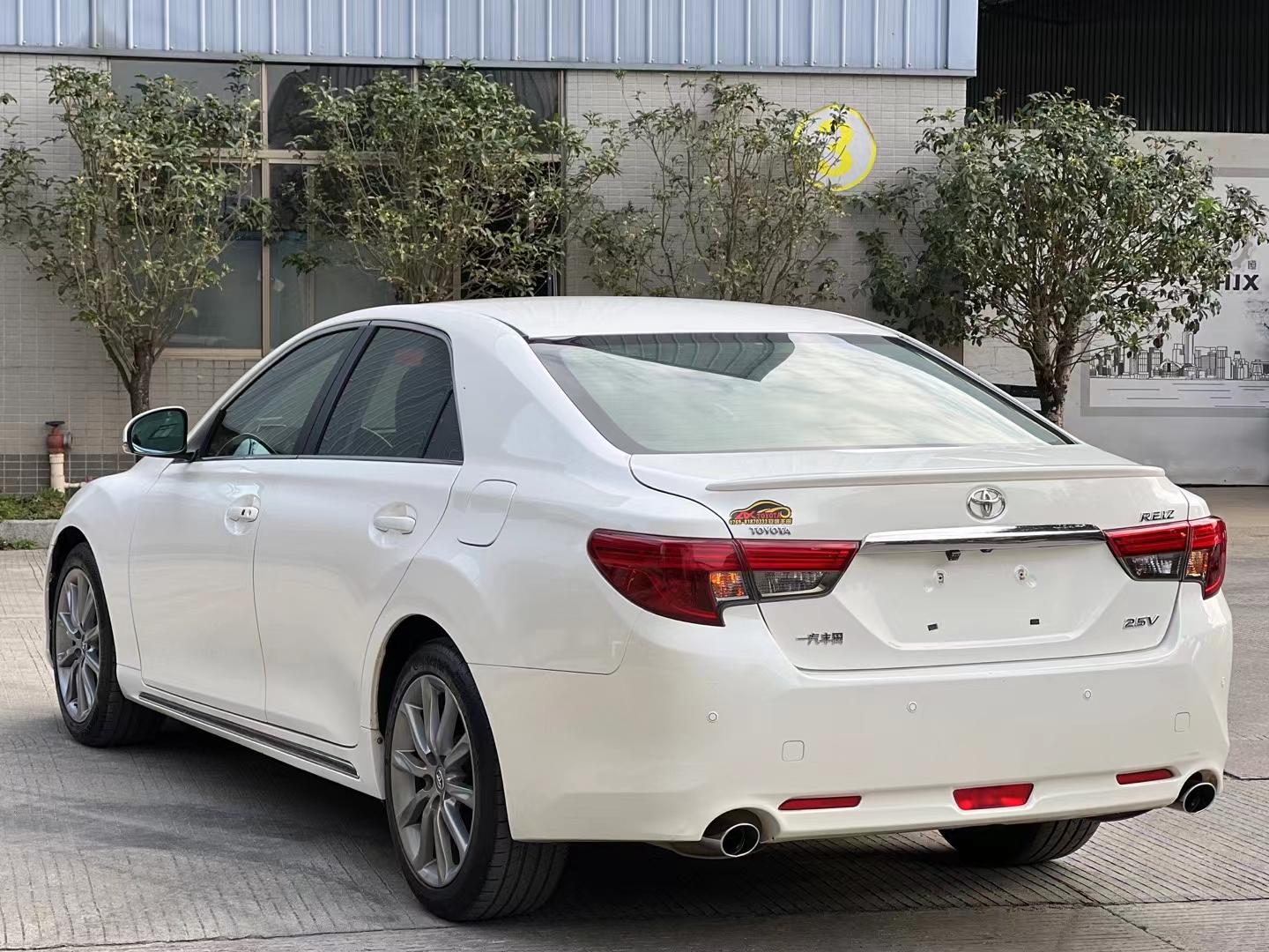 新上市2015年丰田锐志2.