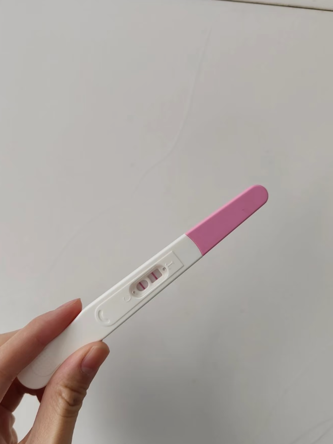 但要确定是不是怀孕,需要做检查,比如用早孕试纸,验孕棒或