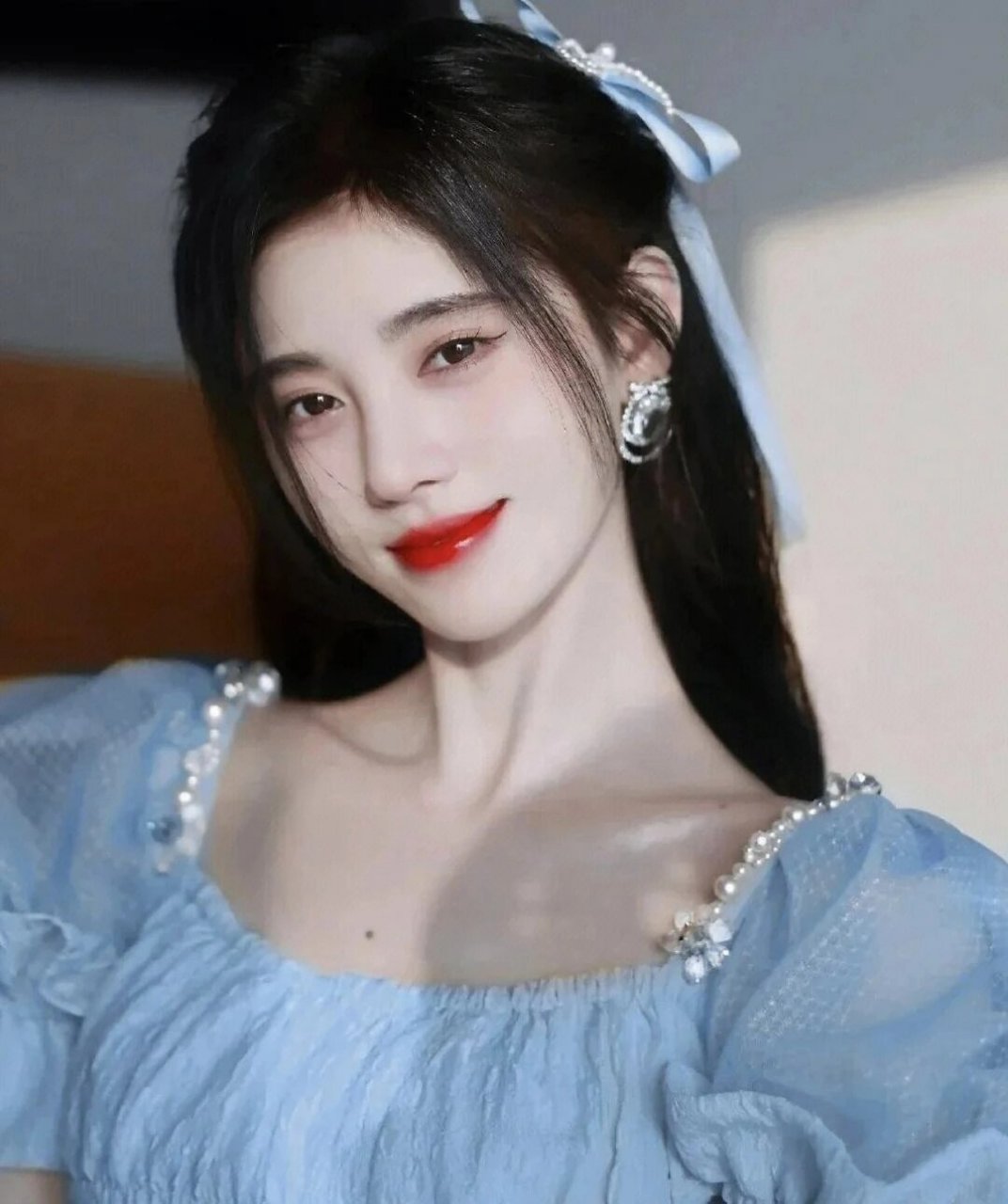 鞠婧祎正面优质头像来!