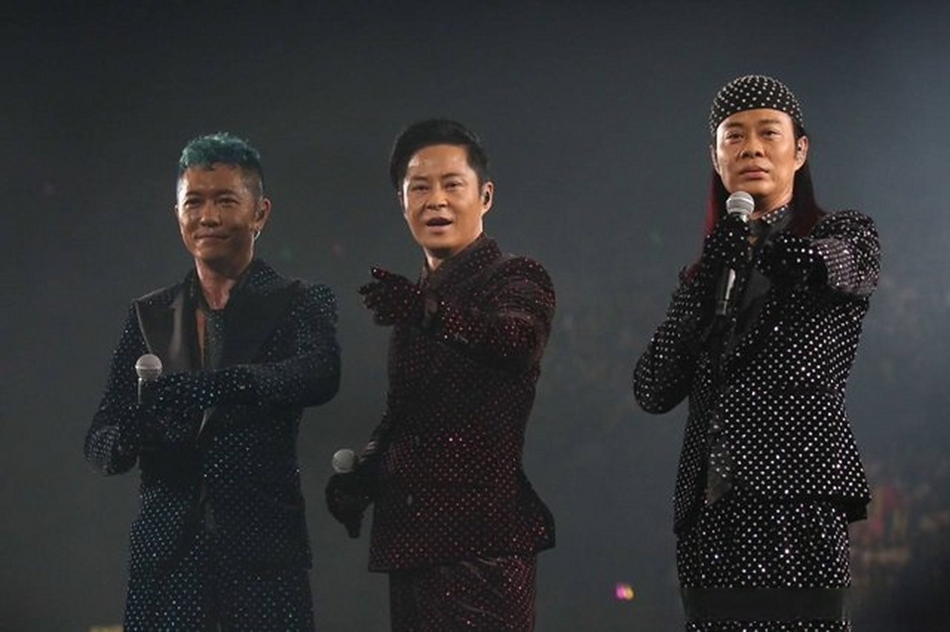 一代青春草蜢乐队# 草蜢乐队是香港乐坛的知名组合,他们一路走来3年 