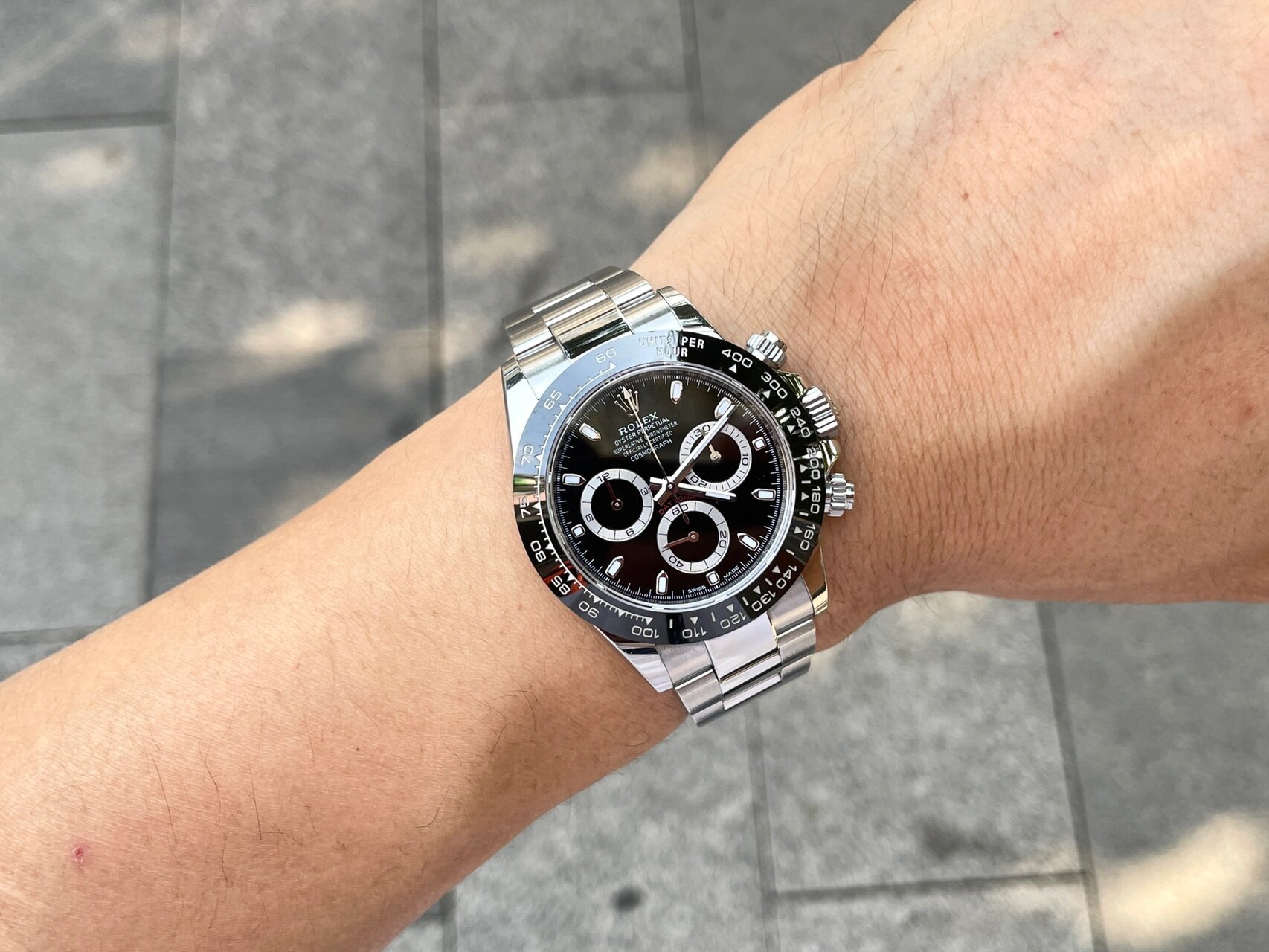 劳力士熊猫迪116500白盘vs黑盘对比 刚好两只熊猫迪都在手上 两只表的