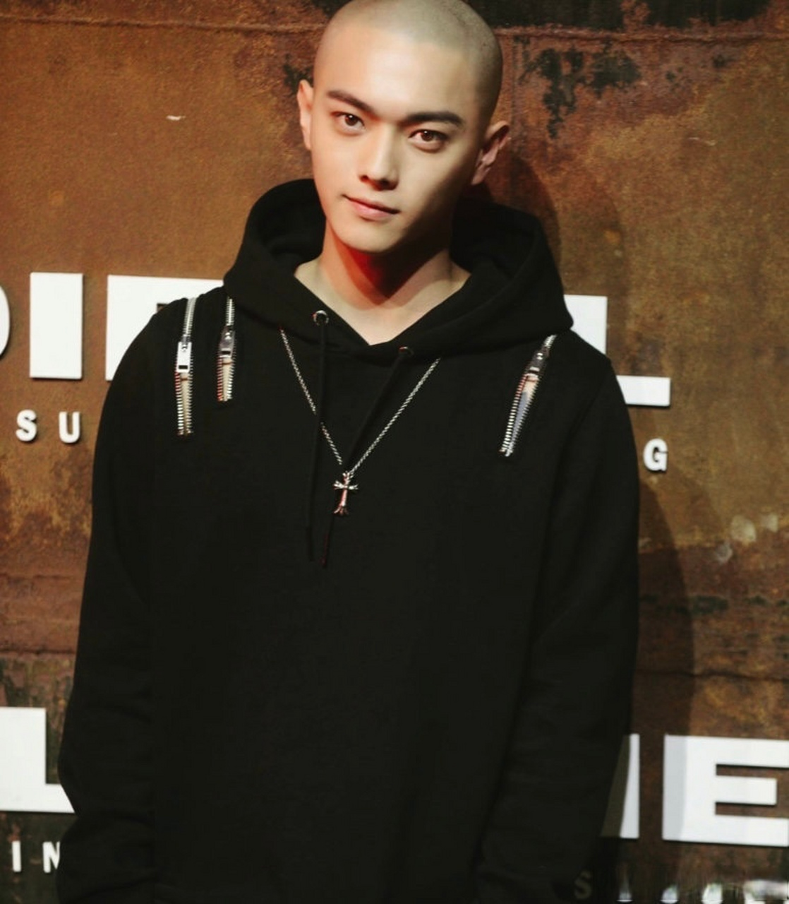 光头才是检验帅哥的标准,这些剔了光头的男明星真是一个比一个帅,谁的