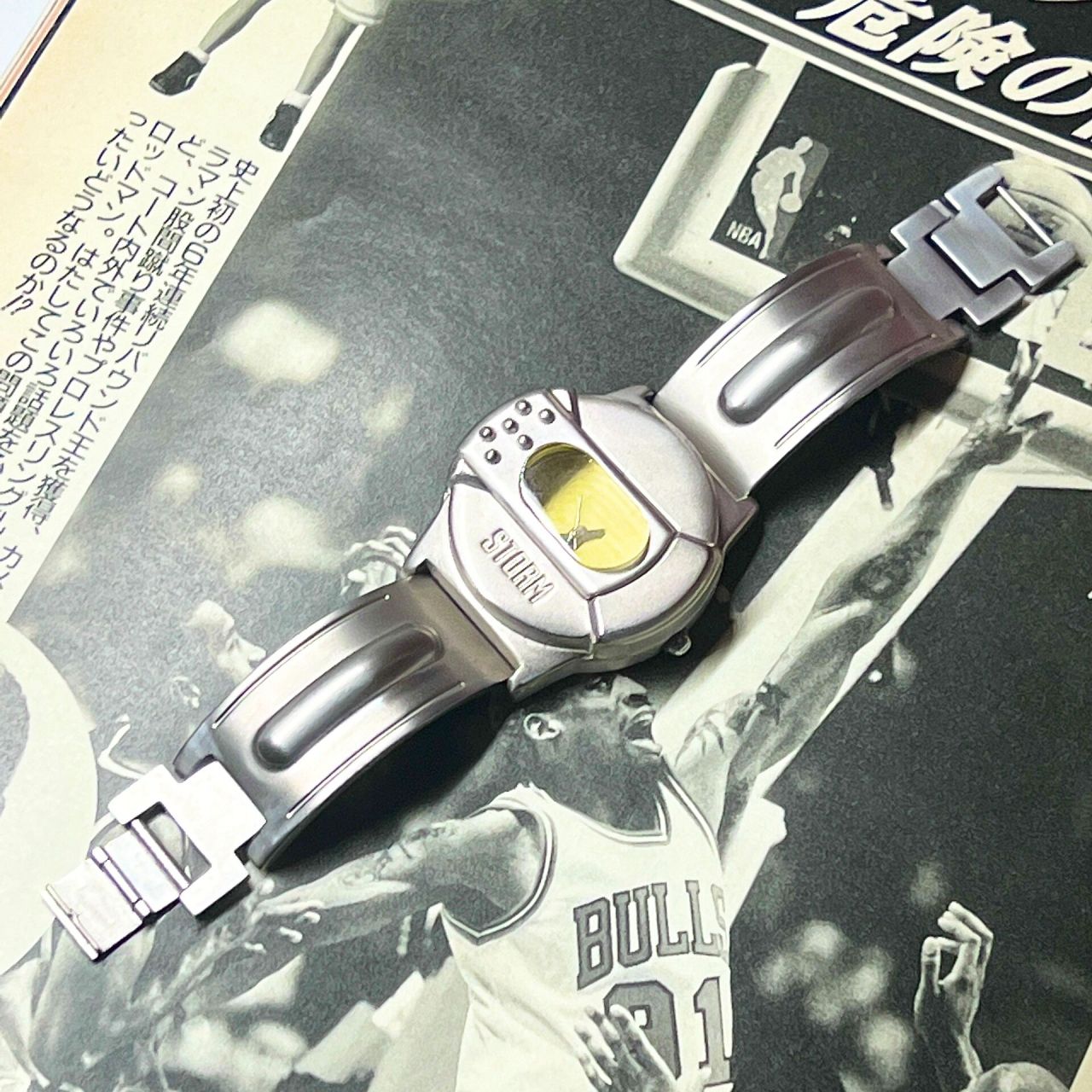 storm划片手表 造型很未来前卫