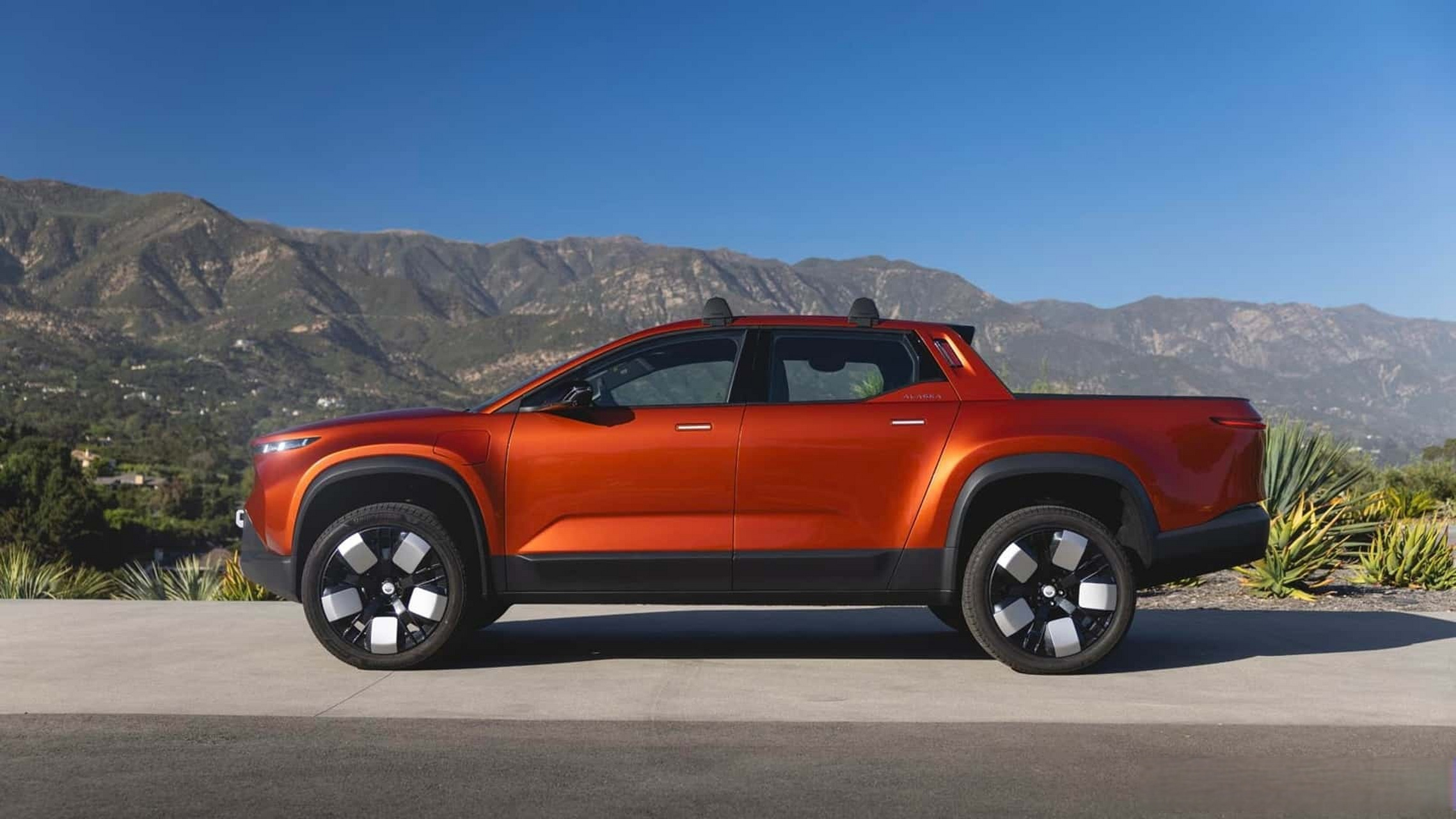 基于菲斯克ocean相同的电动车平台,号称"全球最轻的电动皮卡",具有75