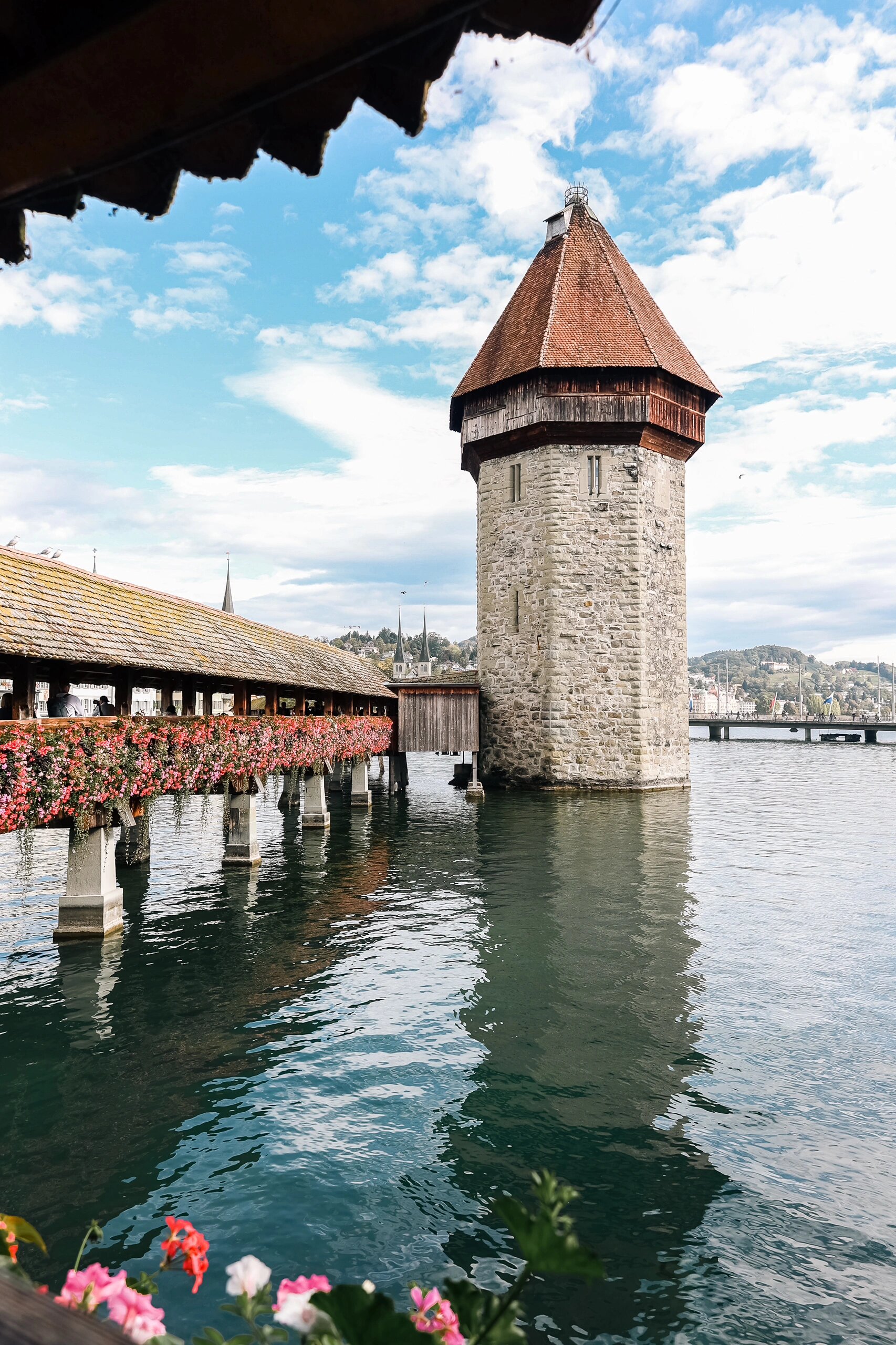 9893卢塞恩|卡佩尔廊桥 chapel bridge 卢塞恩湖畔的水塔花桥