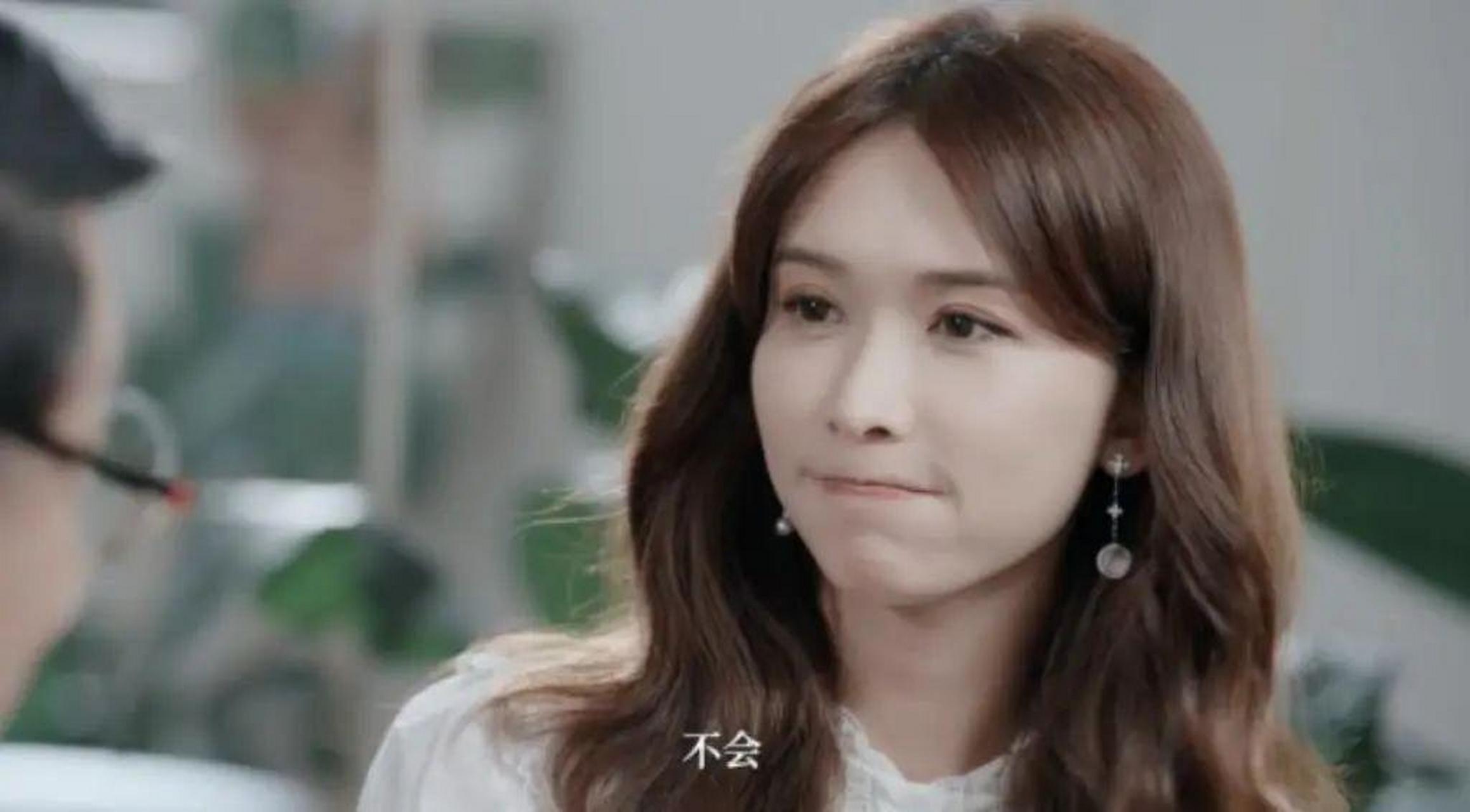 48岁林志玲近照孕味十足,小腹凸起被质疑怀孕,曾直言不会生二胎!