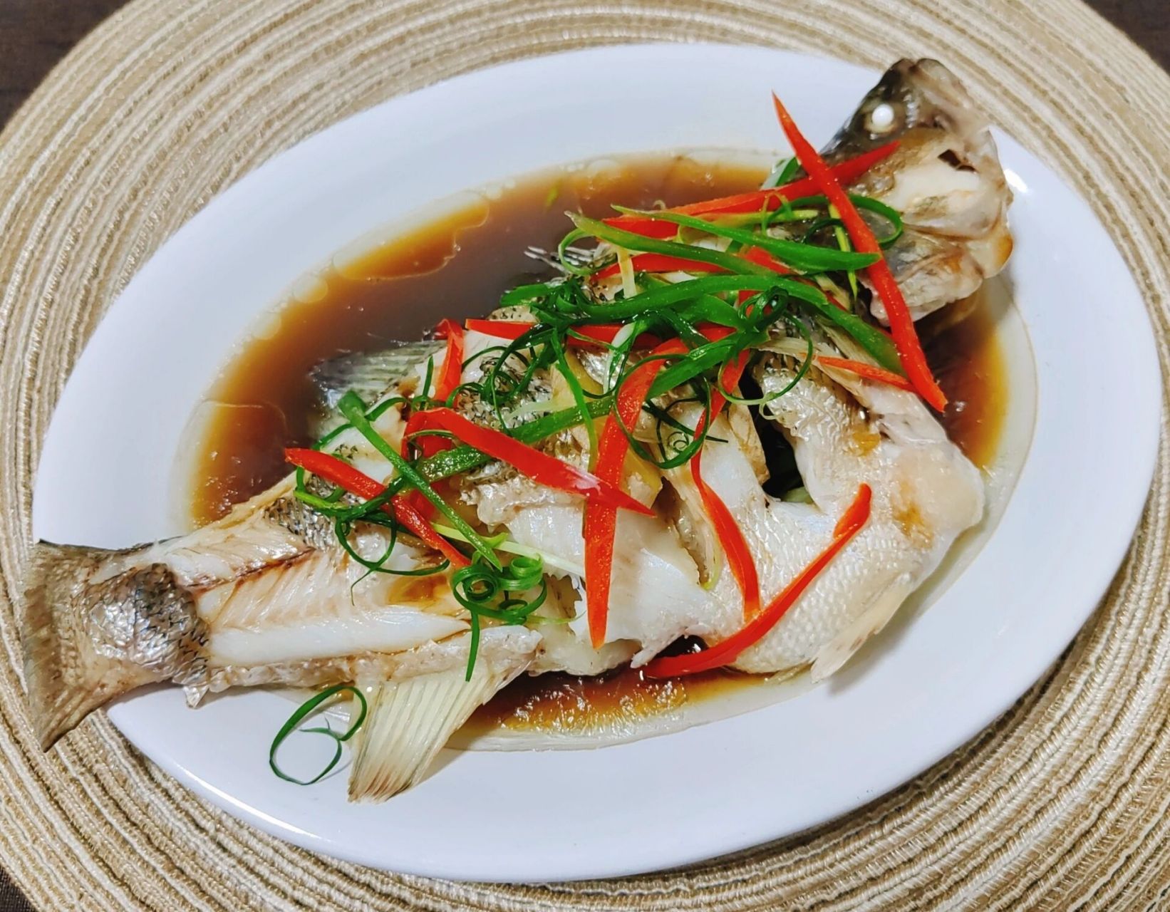 盐,料酒,蒸鱼酱油.