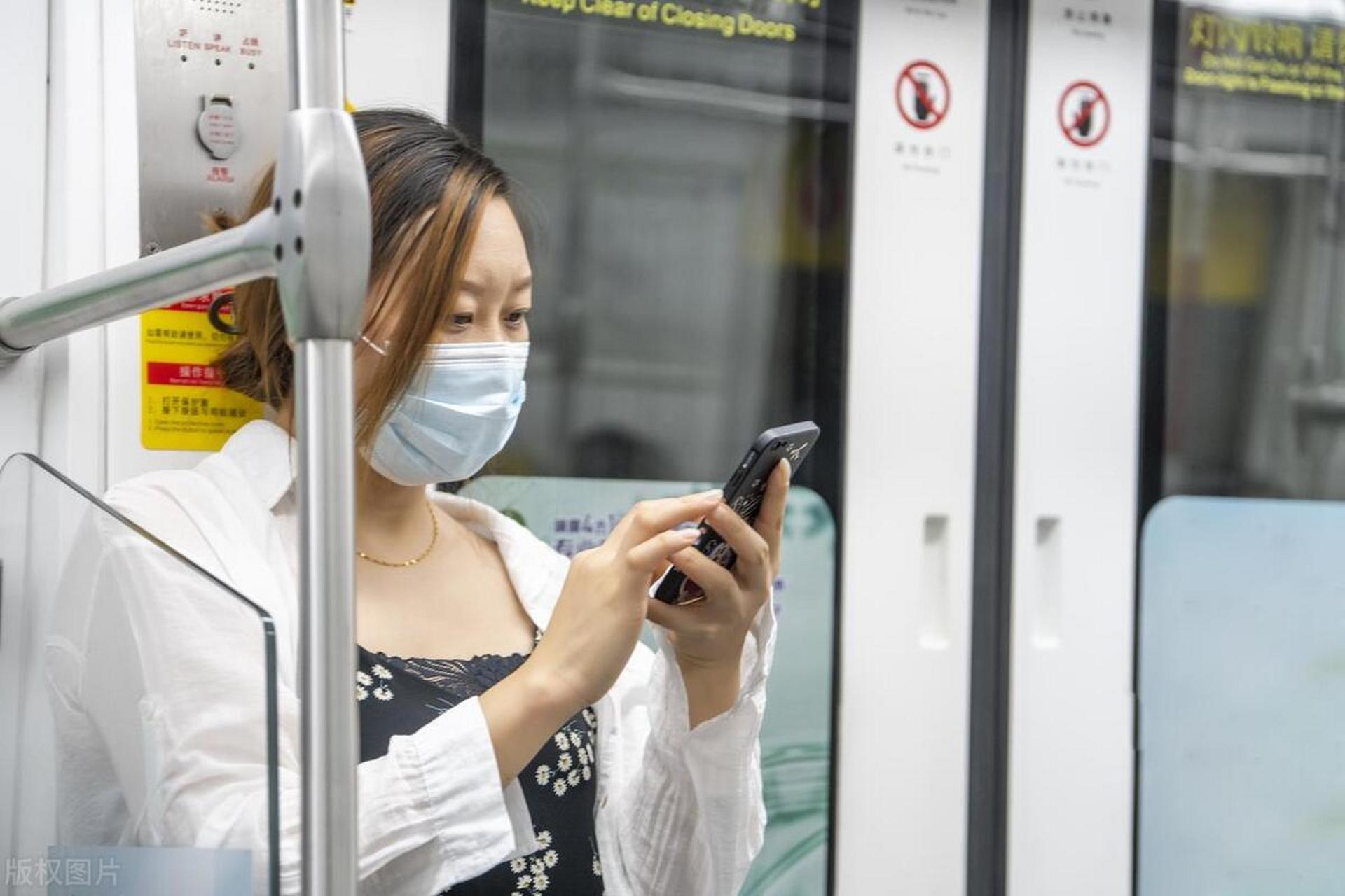 地铁上隔空投送照片图片