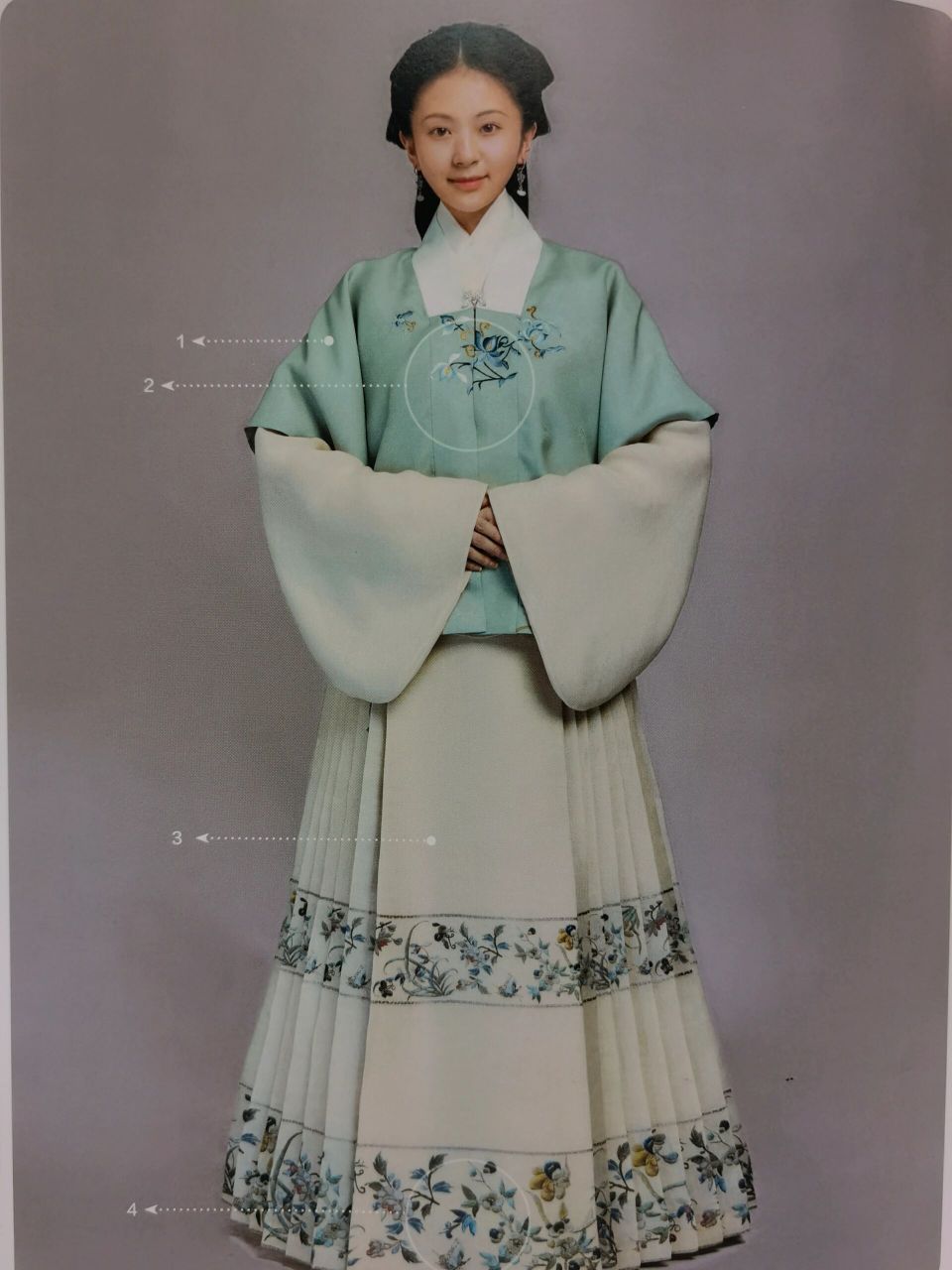 图-:明制汉服 明朝 1368年―1644年 它是中国历史上由汉族人建立的