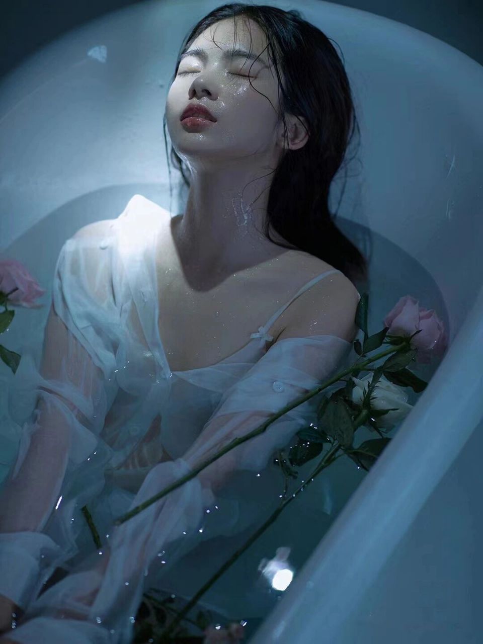 少女写真|纯欲遇上浴缸,唯美高级感私房照 当你想拍一组属于自己的