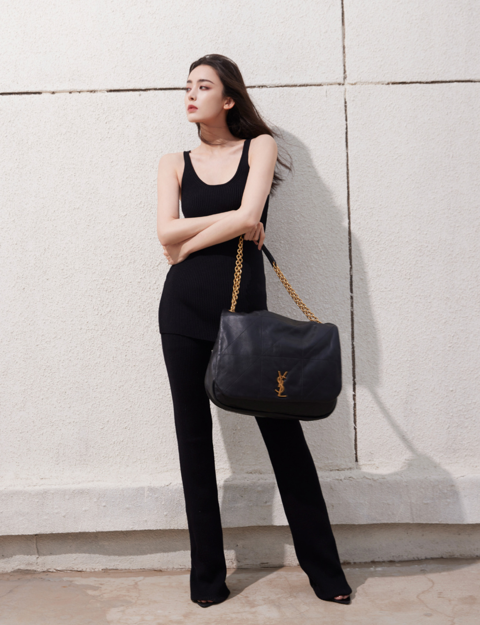 古力娜扎黑色背心酷美写真组图