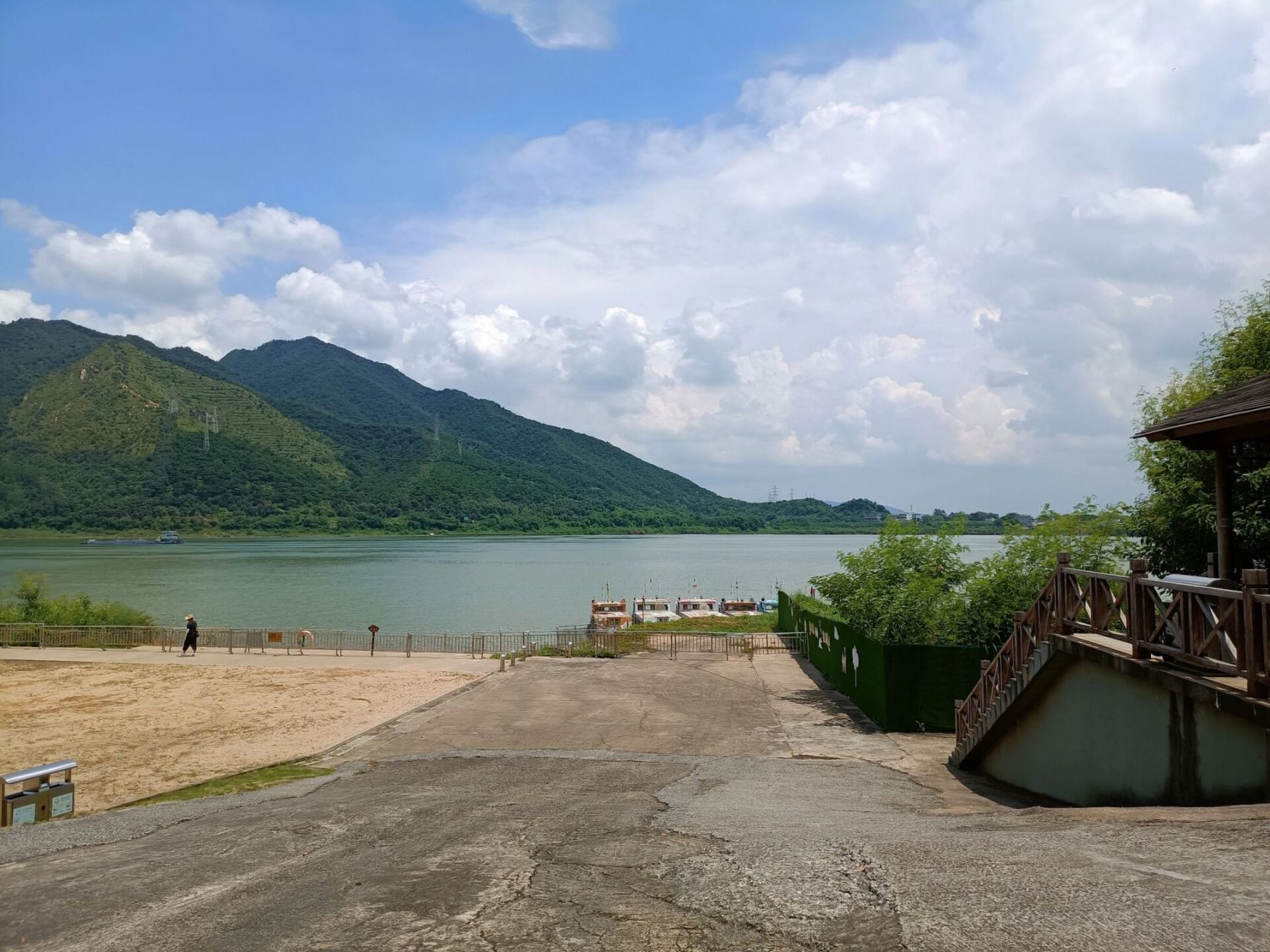 肇庆羚羊峡古栈道森林公园     今天到肇庆羚羊峡谷栈道森林公园徒步