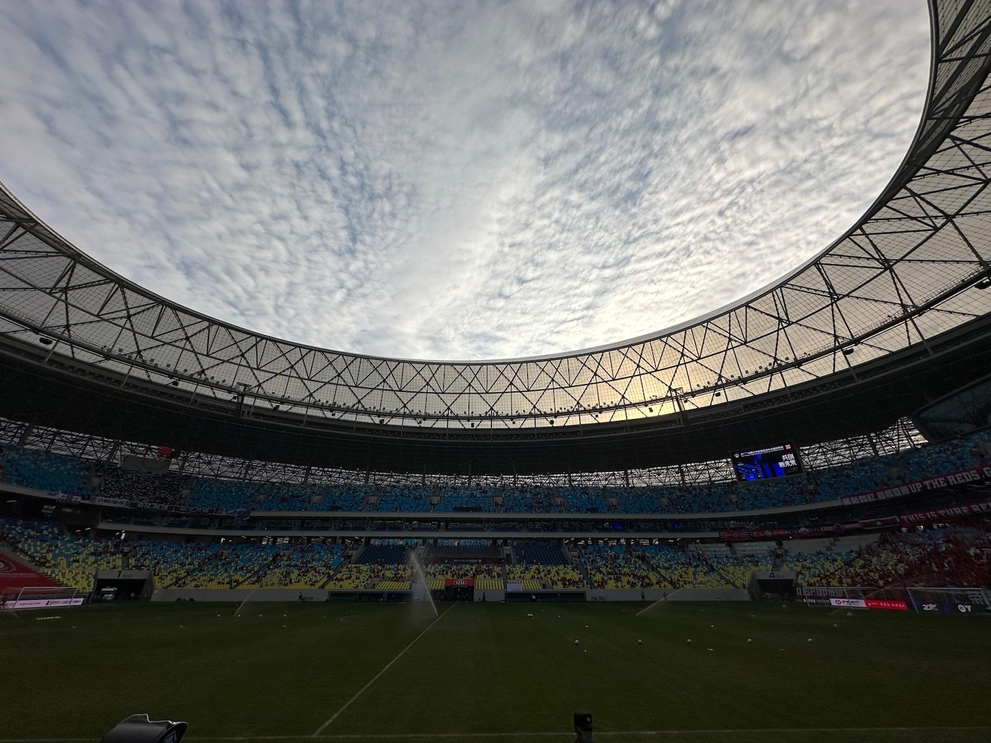 六月唯一一场主场,早早赶来怕堵车