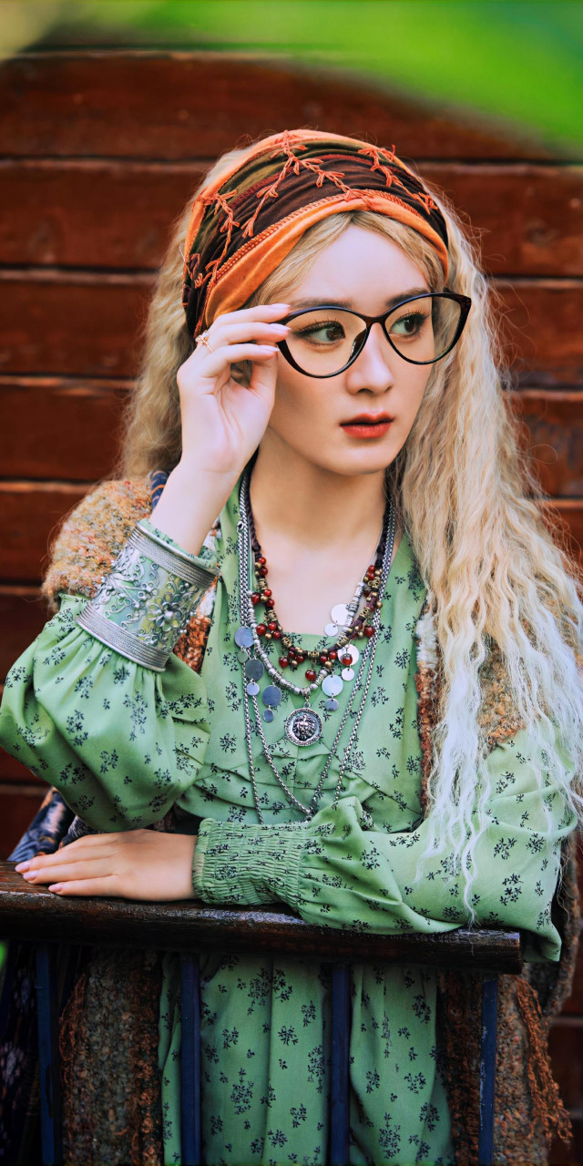 赵丽颖,魔法教授"特里劳妮",迷雾熏染梦幻绮丽