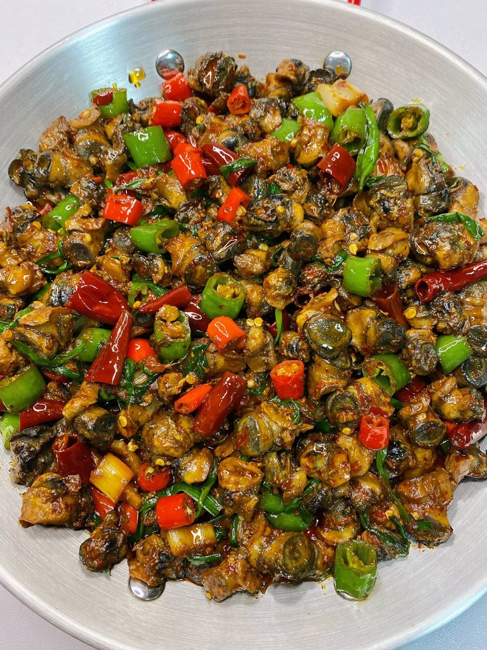 爆炒螺蛳肉 香辣过瘾又解馋 巨好吃 巨下饭 95食材: 螺蛳肉,青红椒