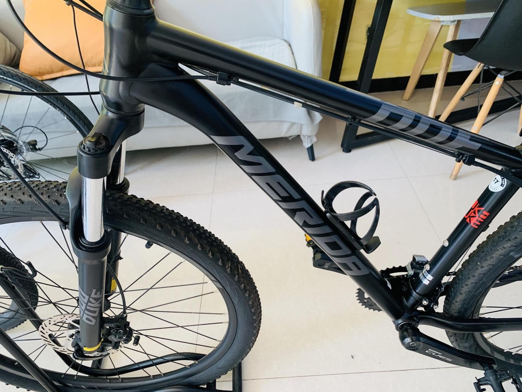 美利达公爵300,武士黑配色,18速禧玛诺,前后油压碟刹,线控锁死减震,17