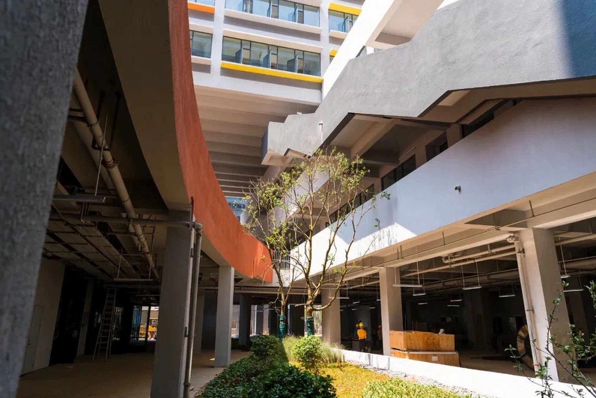 景德镇艺术职业大学      同学们,九月,我在景德镇艺术职业大学欢迎你