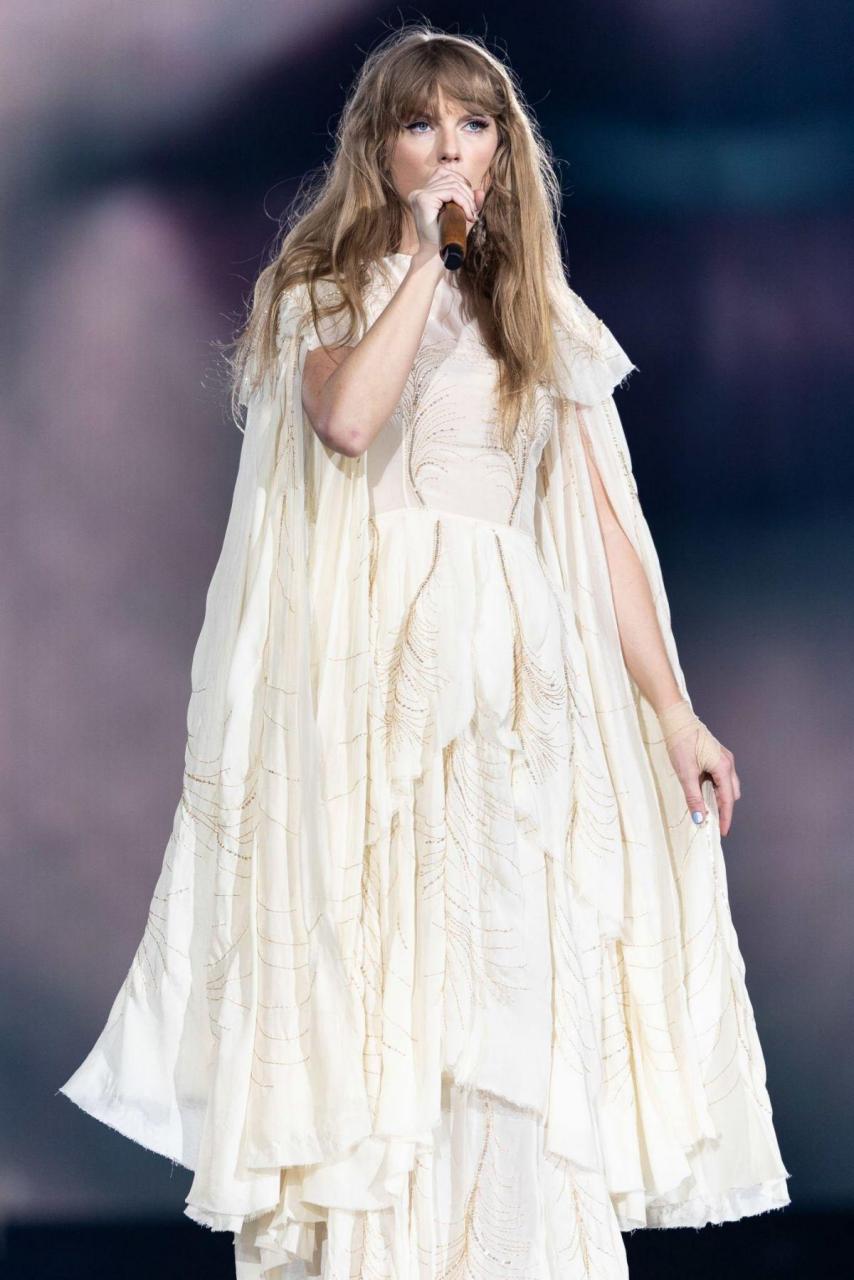 taylor swift亚特兰大巡演舞台美照,白裙子这套真的超美哎